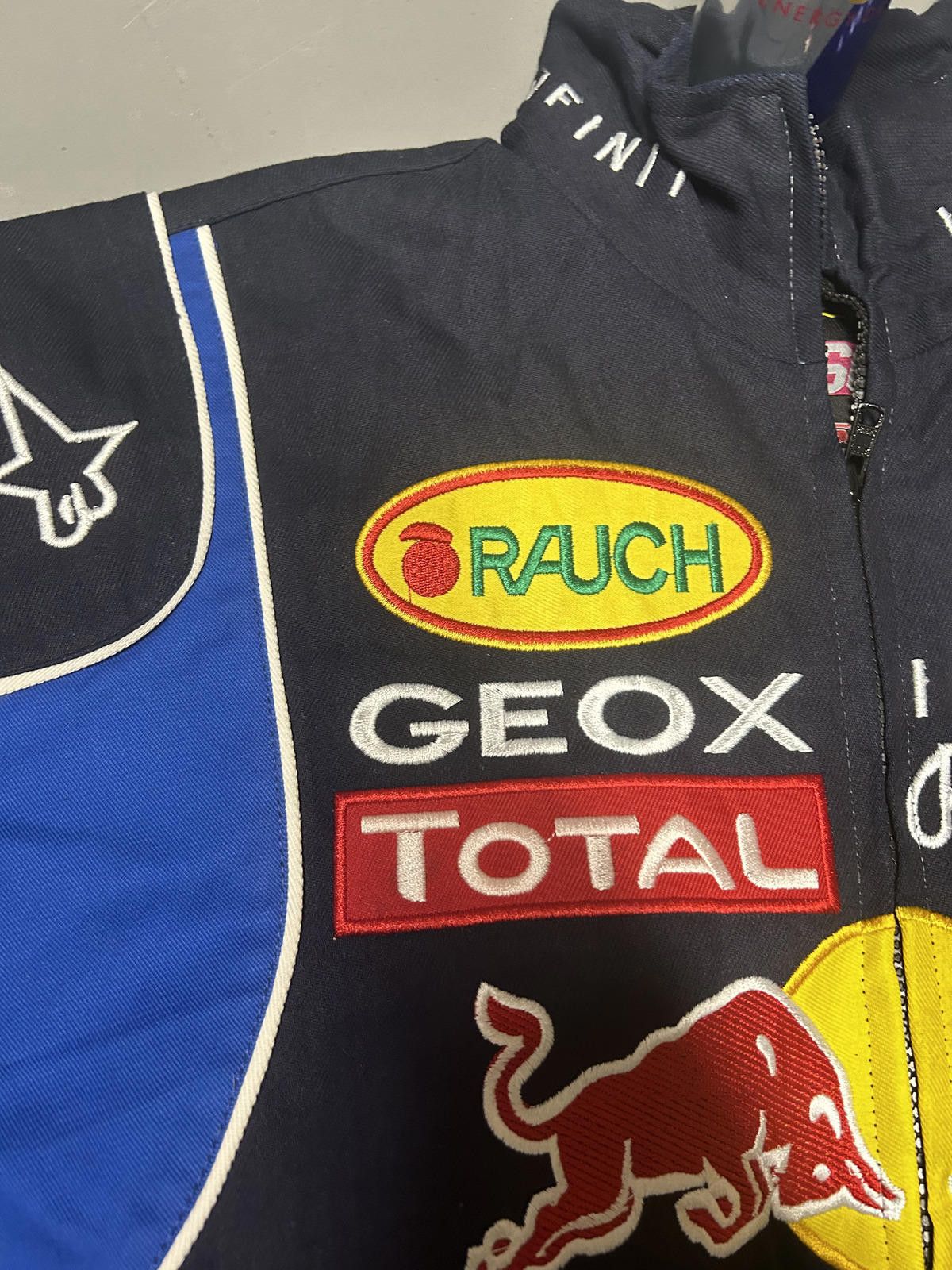Red Bull Red Bull Racing Team Jacket - Authentic F1 Merchandise Size US L / EU 52-54 / 3 - 6 Thumbnail
