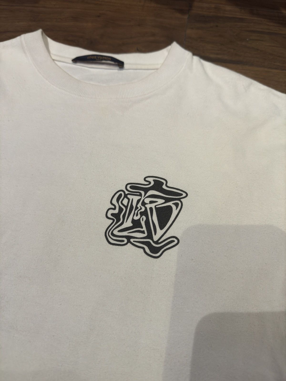 Louis Vuitton Louis Vuitton Off White Smoke Logo Print Cotton Tshirt Size US XS / EU 42 / 0 - 2 Thumbnail