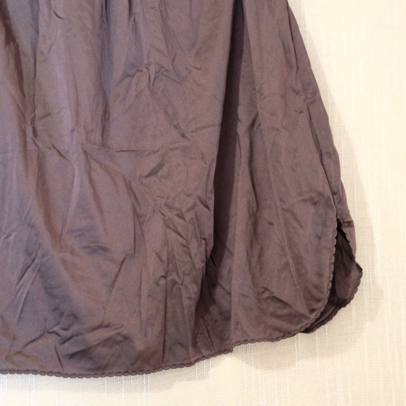 Vintage VINTAGE Vanity Fair Black Slip Skirt Womens XL Short Mini Scalloped Hem Slit Elastic Waist Nylon Side Slits 90s Womens Size 40" / US 18 - 4 Thumbnail