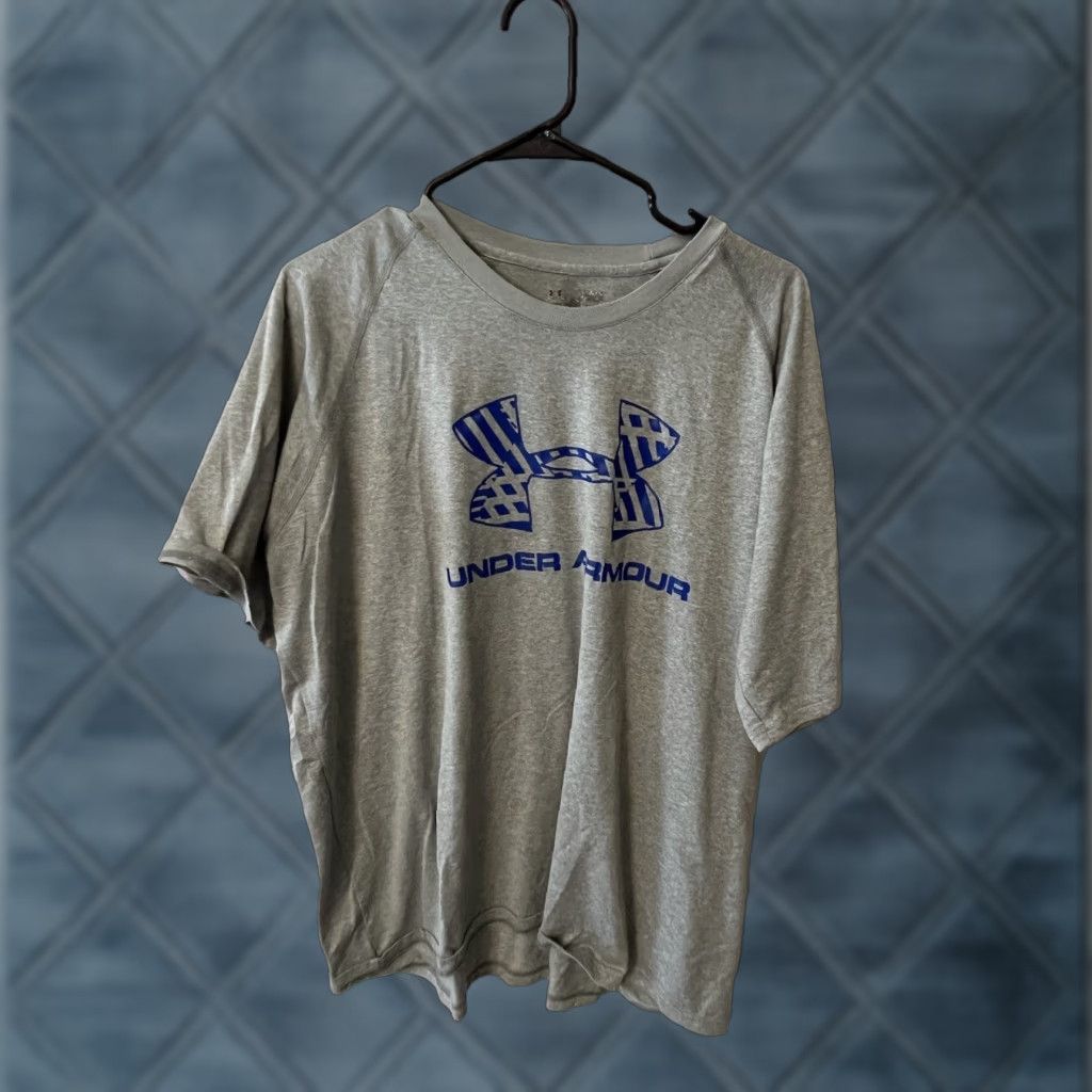 Under Armour VINTAGE Under Armour T-Shirt - Shirt - Adult XL Gray Crew Neck Logo Graphic, 2010-2019, Regular Fit, Cotton, Short Sleeve, Men's Shirt Size US XL / EU 56 / 4 - 1 Thumbnail