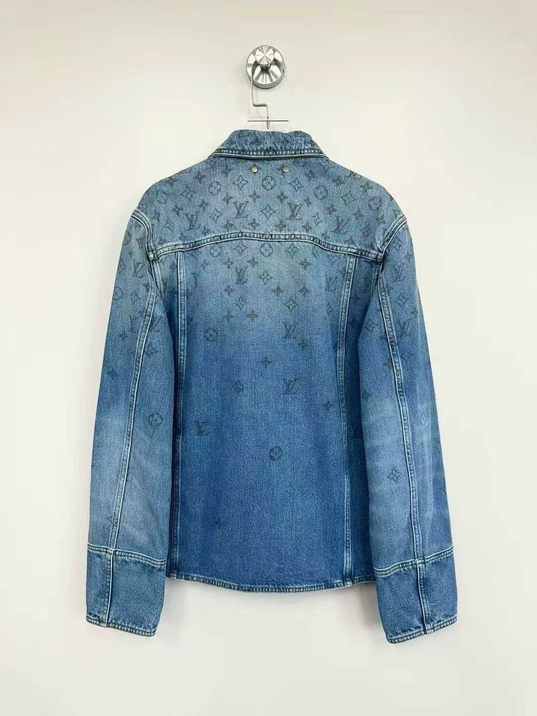 Louis Vuitton Louis Vuitton blue gradient monogram logo denim jacket Size US M / EU 48-50 / 2 - 2 Thumbnail