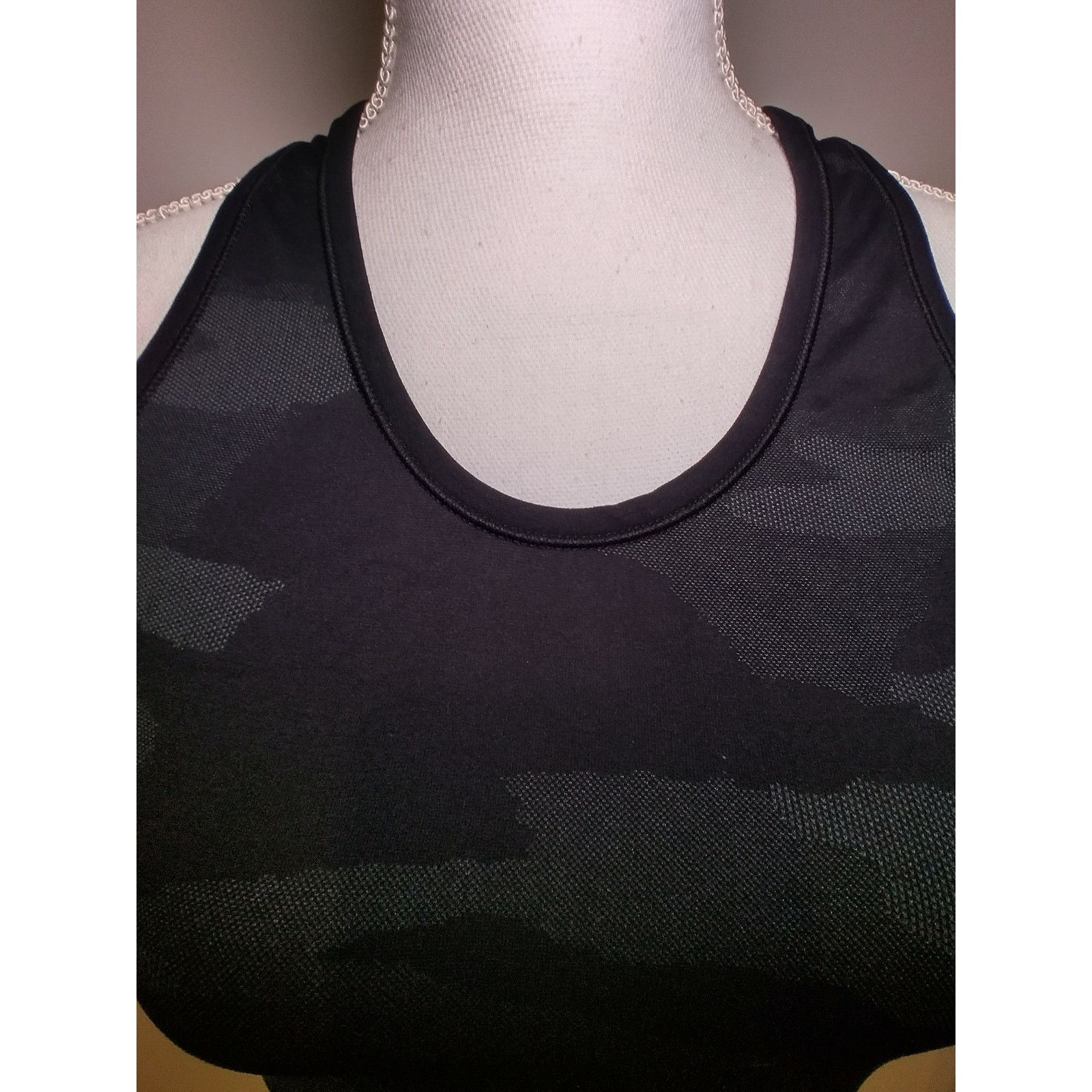 Athleta Athleta Women Momentum Tank Top Camouflage Racerback Size XS Size XS / US 0-2 / IT 36-38 - 3 Thumbnail