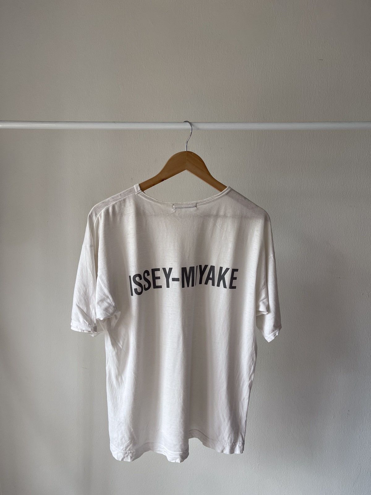 Issey Miyake 80s Issey Miyake Spellout Logo Tee A1 Size US M / EU 48-50 / 2 - 4 Thumbnail