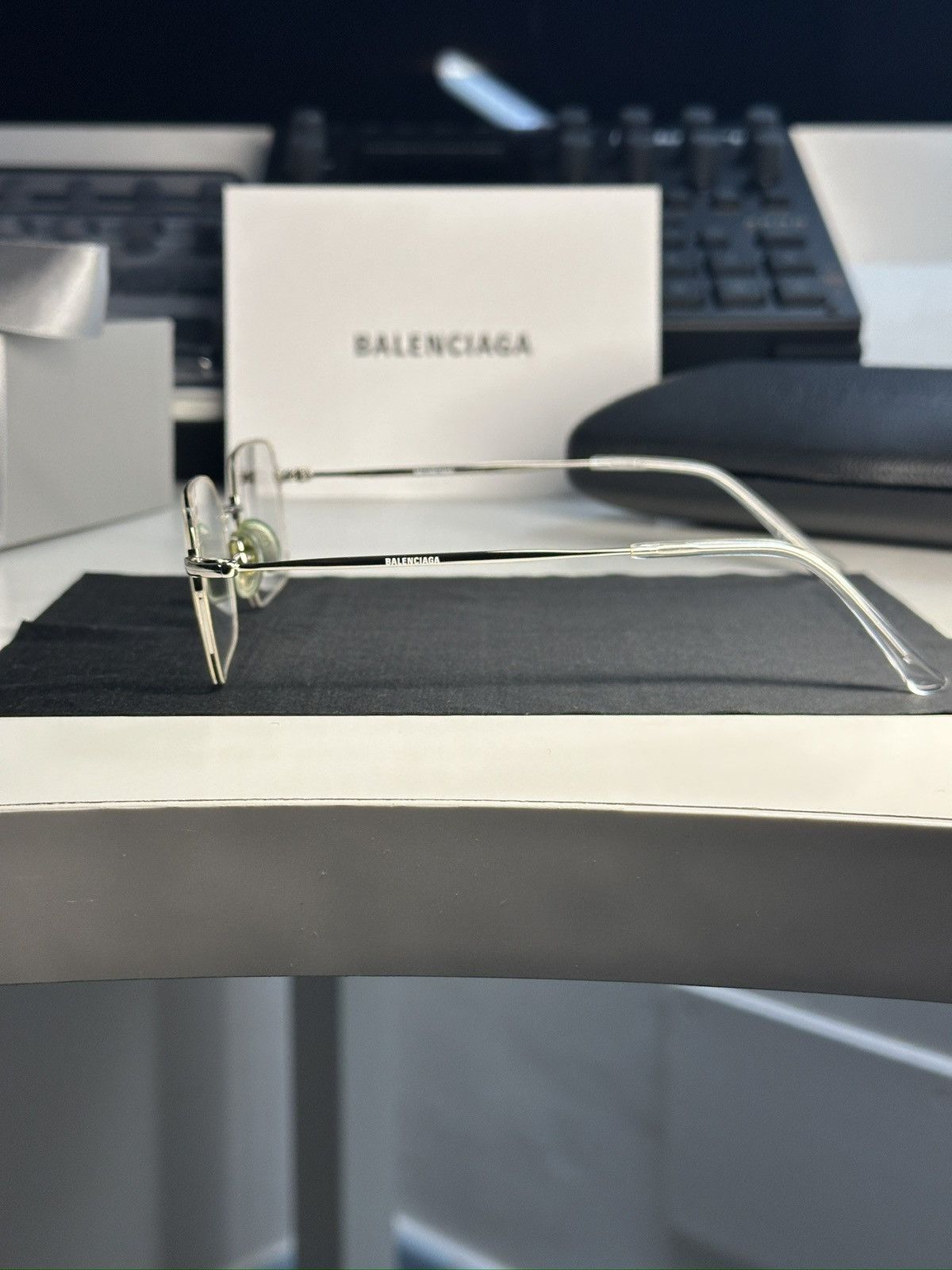 Balenciaga Balenciaga Invisible Rectangle Silver Sunglasses Size ONE SIZE - 3 Thumbnail