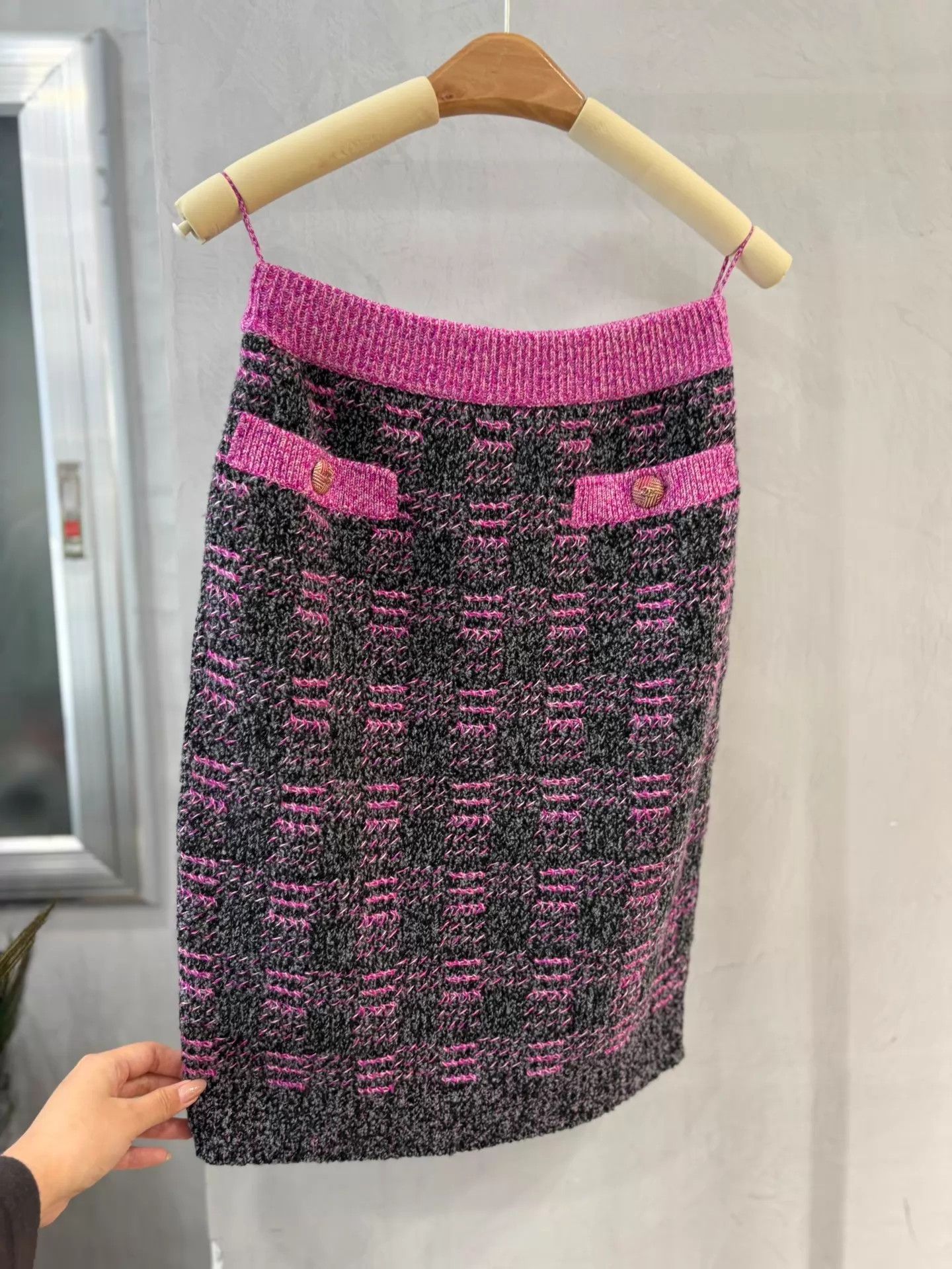 Chanel Chanel 20 Cashmere Knit Pencil Skirt Deadstock 34 Size 25" / US 0 / IT 36 - 1 Thumbnail