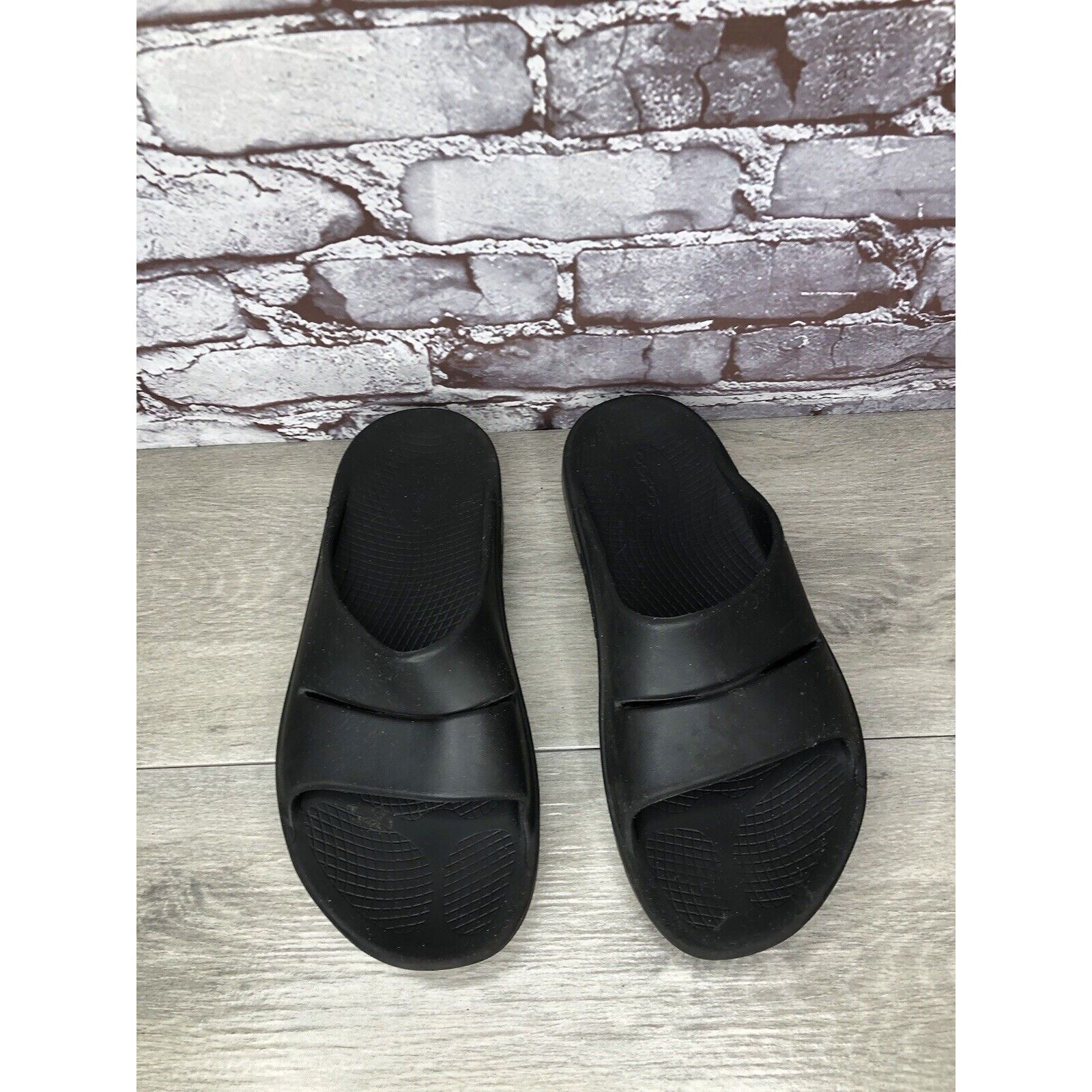 Other OOFOS Black Rubber Lightweight Recovery Slides Sandals Women Size US 10 / IT 40 - 12 Thumbnail