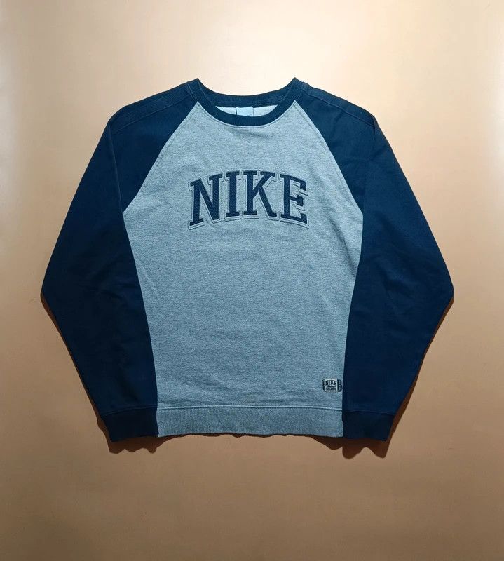 Nike Vintage Y2K NIKE Big Center Swoosh Grey Blue Sweatshirt M Size US M / EU 48-50 / 2 - 1 Thumbnail