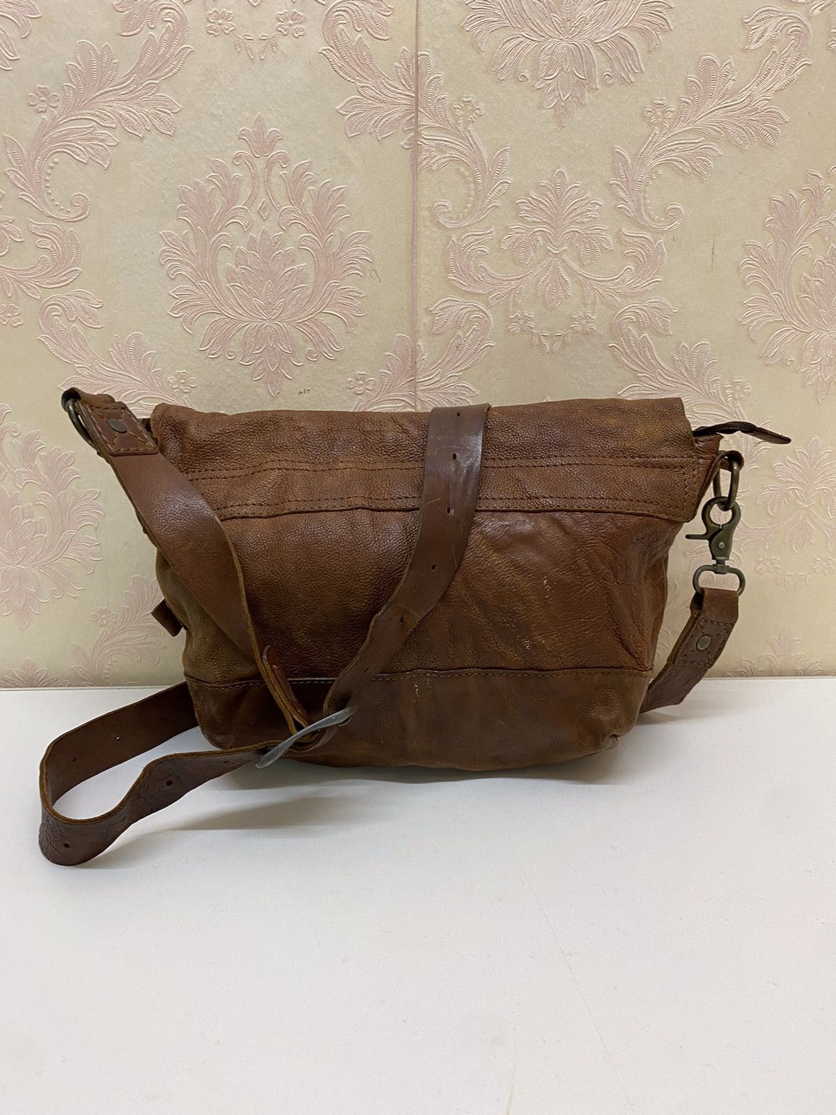 Japanese Brand Japanese Brand Green Label Relaxing Leather Sling Bag Size ONE SIZE - 4 Thumbnail