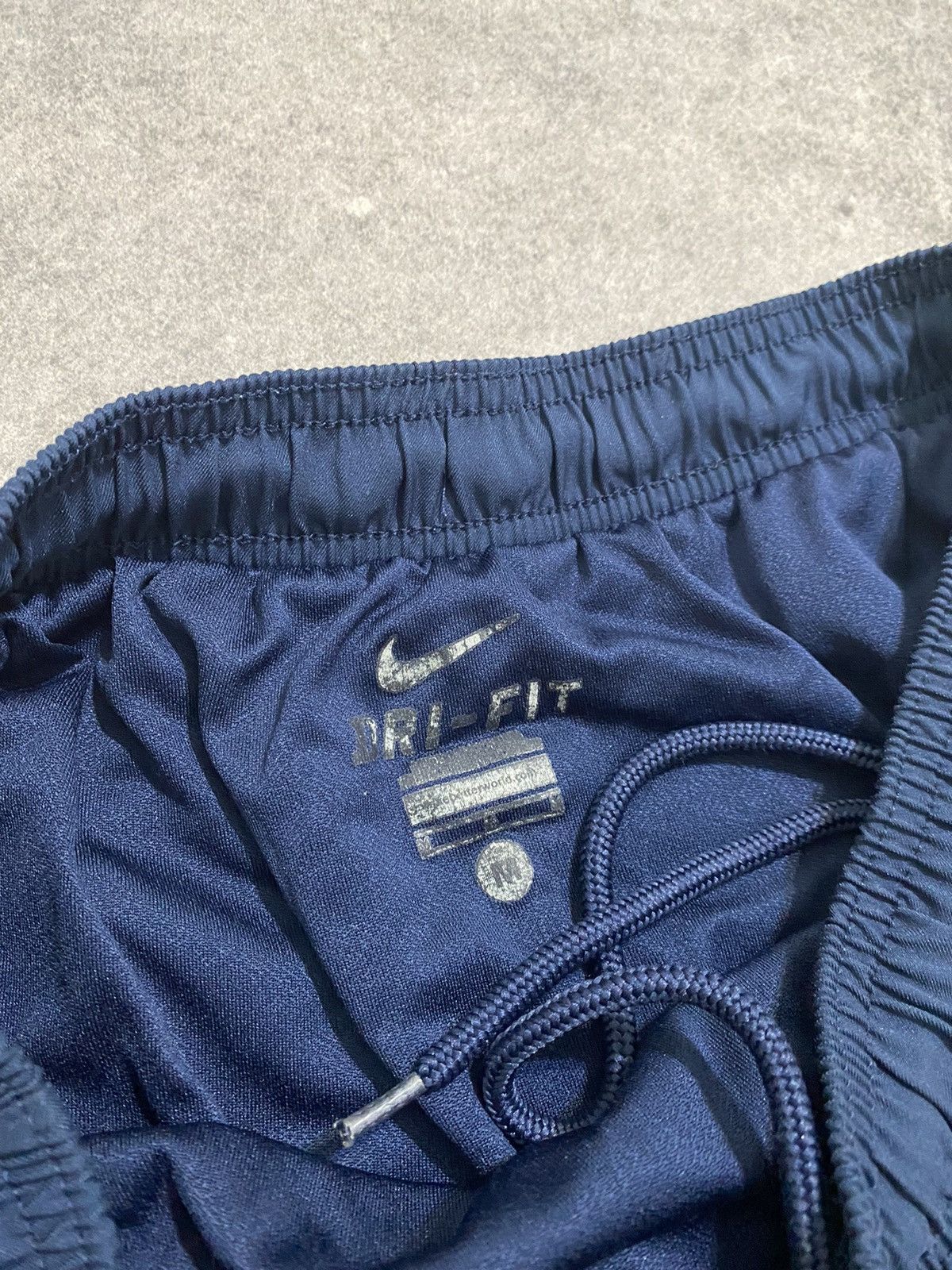 Nike × Vintage Vintage Nike Manchester United Dri-Fit Shorts Size US 32 / EU 48 - 5 Thumbnail