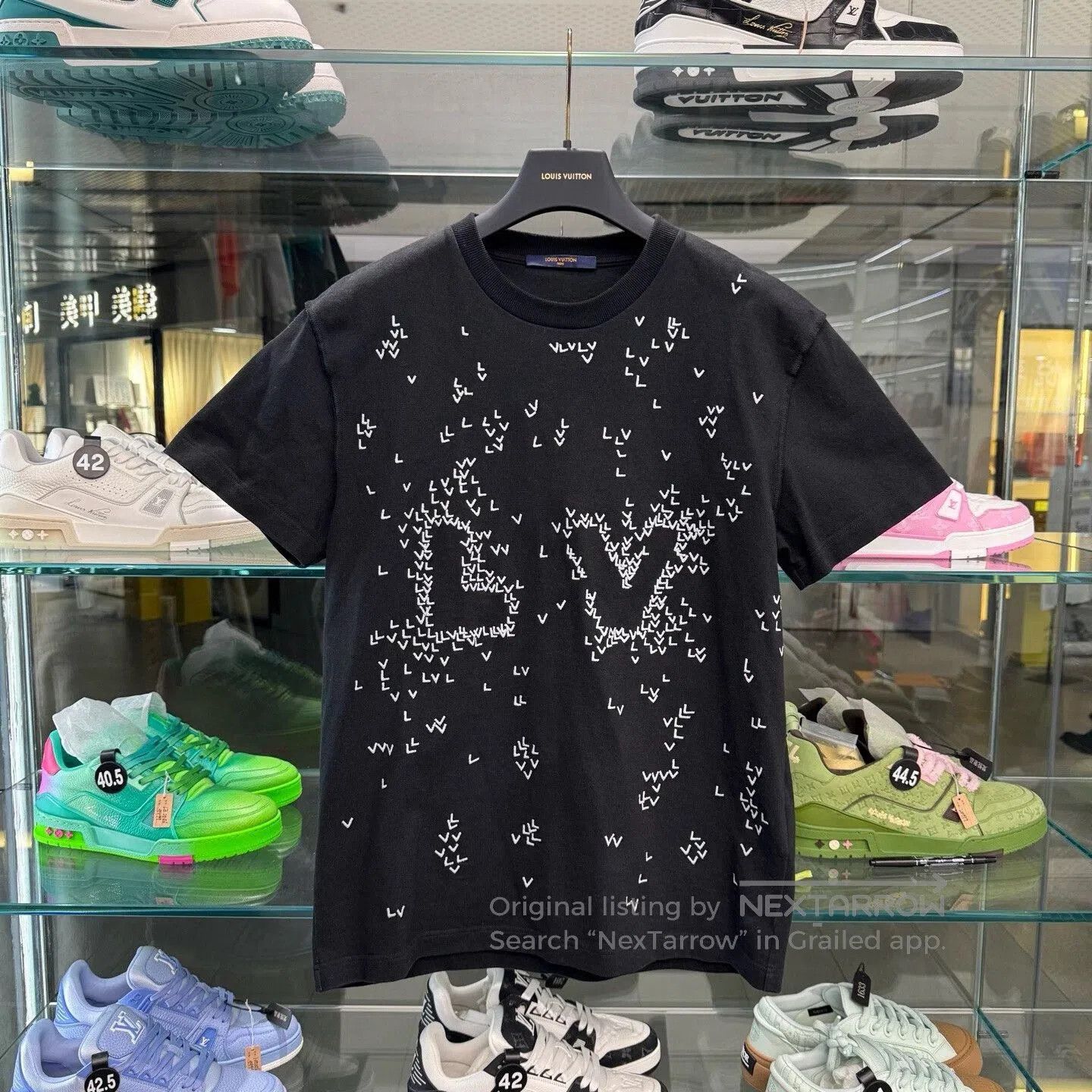 Louis Vuitton Louis Vuitton Spread Logo Short. Size US XS / EU 42 / 0 - 1 Thumbnail