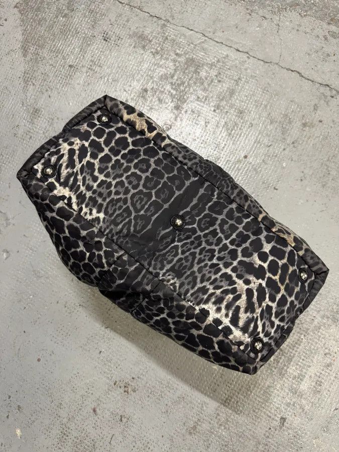 Yves Saint Laurent 2000s Yves Saint Laurent Easy Leopard Print Nylon Handle Bag Size ONE SIZE - 10 Thumbnail