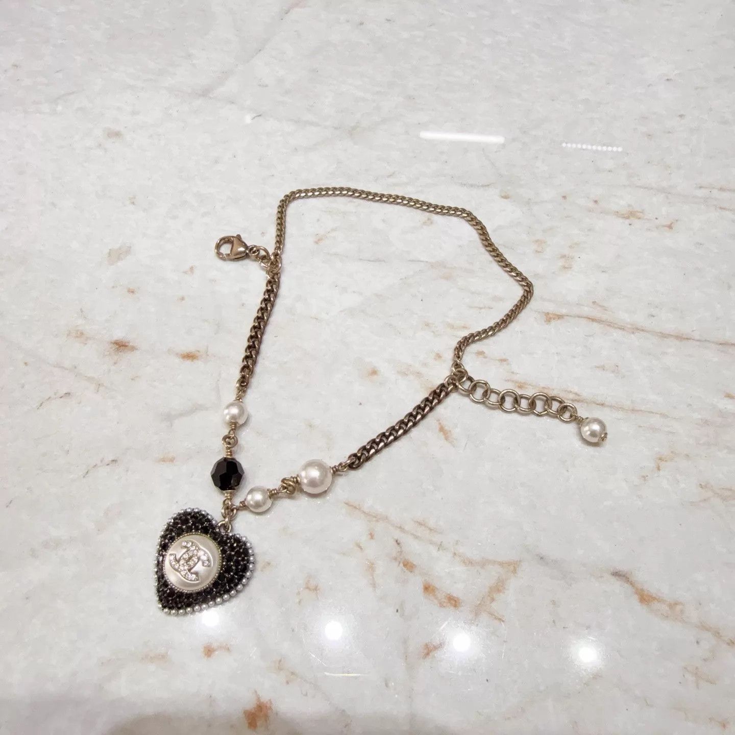 Chanel Chanel 22B BlackWhite CC DiamondHeart PearlBracelet Size ONE SIZE - 3 Thumbnail