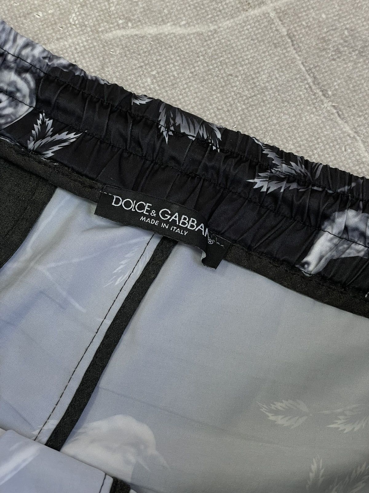 Dolce & Gabbana Dolce Gabbana swim Shorts over Printed baroque Size US 35 - 7 Thumbnail