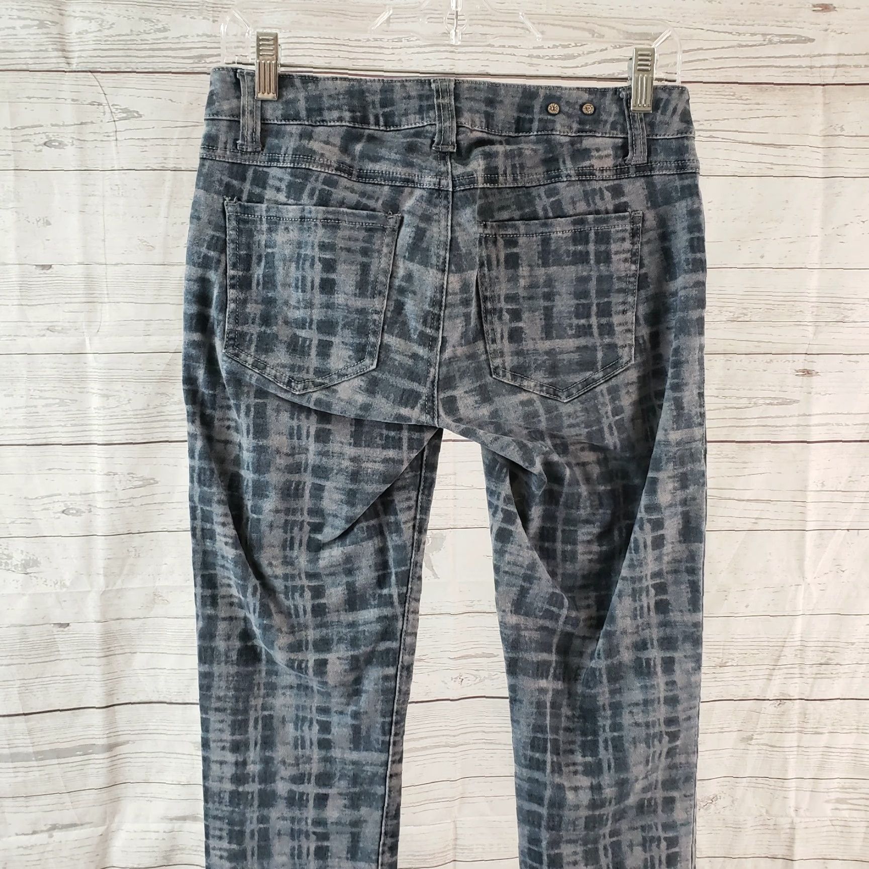 Vintage Cabi 3047 Womens Printed Skinny Jeans sz 2 Blue Gray Low Rise Jeans Womens 2 Gray Skinny 30in inseam Rise 7.5" Regular Cotton Blend Denim Vintage: No Size 26" / US 2 / IT 38 - 4 Thumbnail