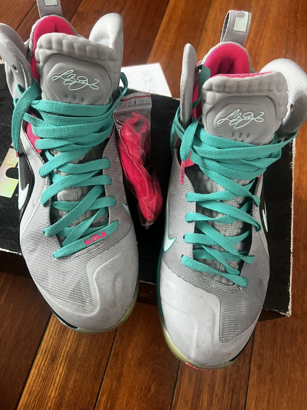 Nike South Beach Lebron Size US 9.5 / EU 42-43 - 1 Thumbnail