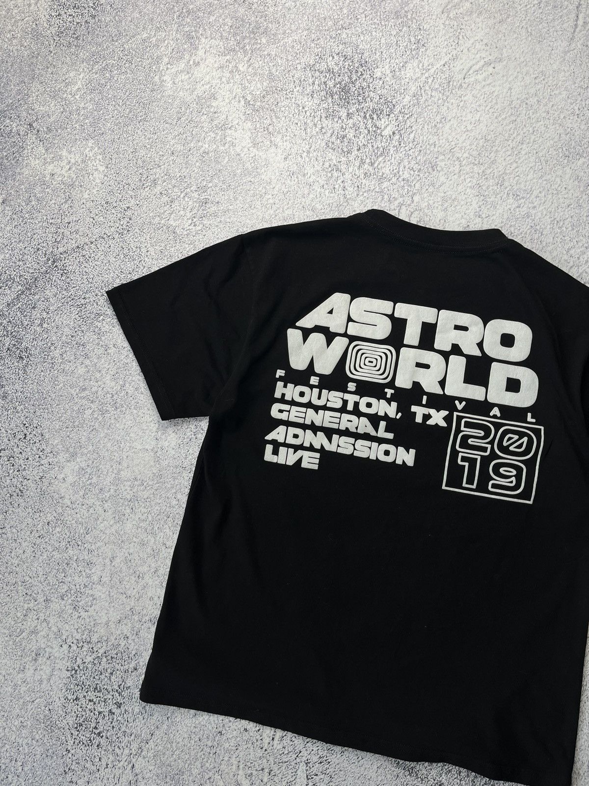 Vintage Travis Scott Astroworld Staff 2019 T-shirt Size S Size US S / EU 44-46 / 1 - 9 Thumbnail