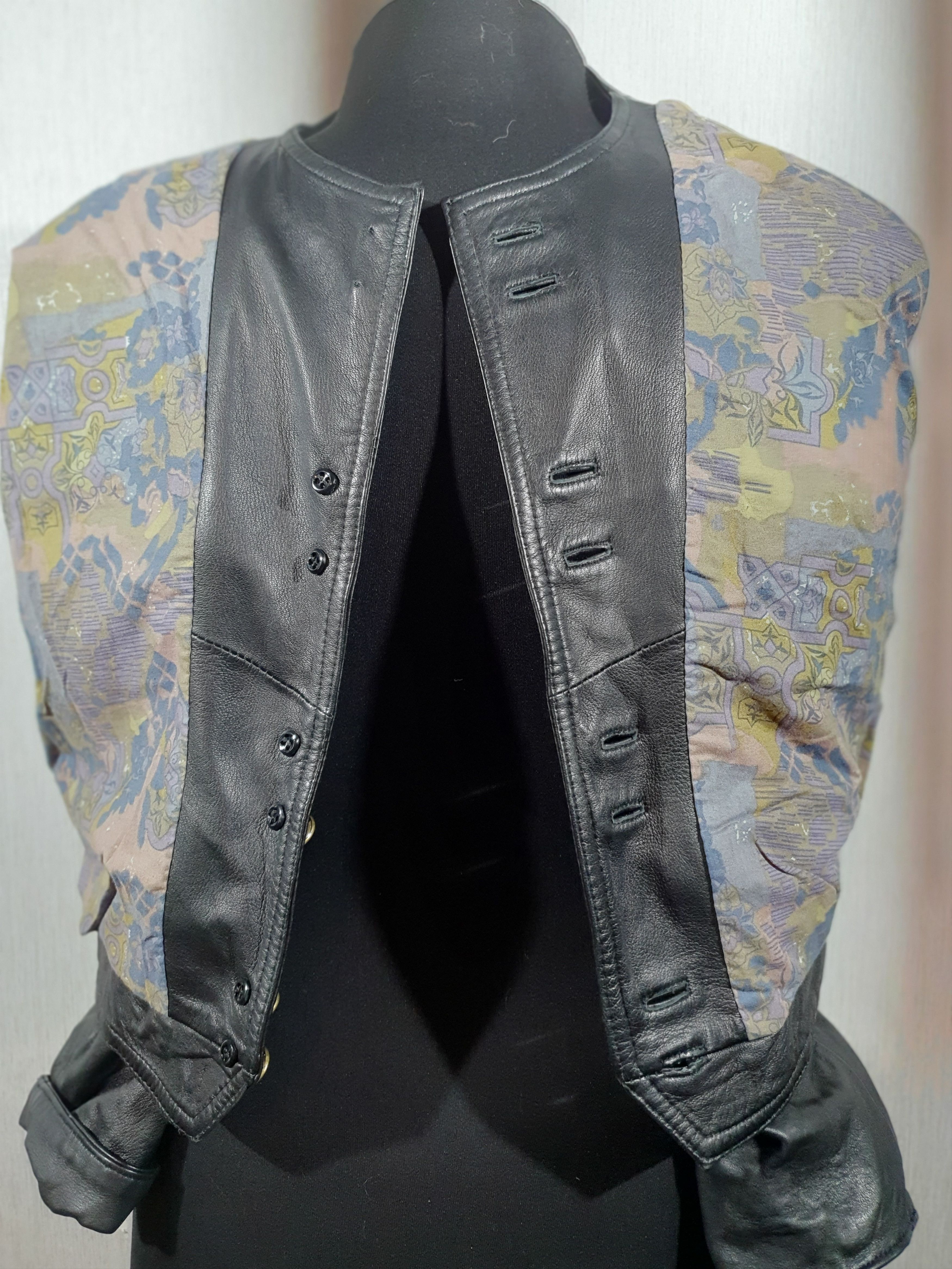 Genuine Leather Black short jacket made of genuine leather. Size L / US 10 / IT 46 - 7 Thumbnail