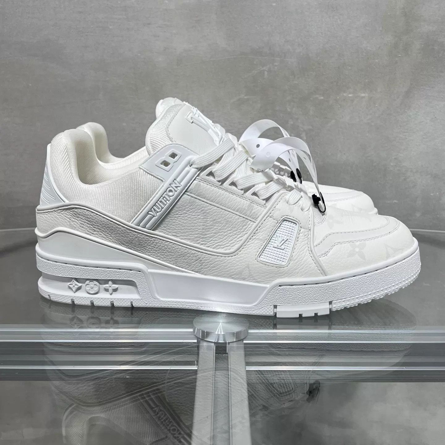 Louis Vuitton LV Trainer White Monogram UK7/41 Size US 8 / EU 41 - 4 Thumbnail