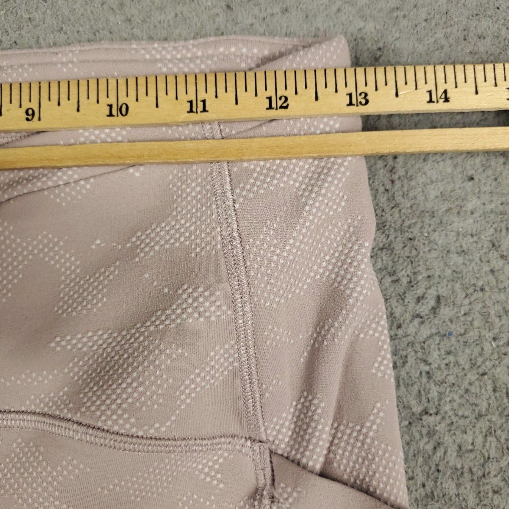 Lululemon VINTAGE Lululemon Capri Leggings Womens Size 6 Pink Camouflage Activewear Athleisure Size 28" / US 6 / IT 42 - 3 Thumbnail