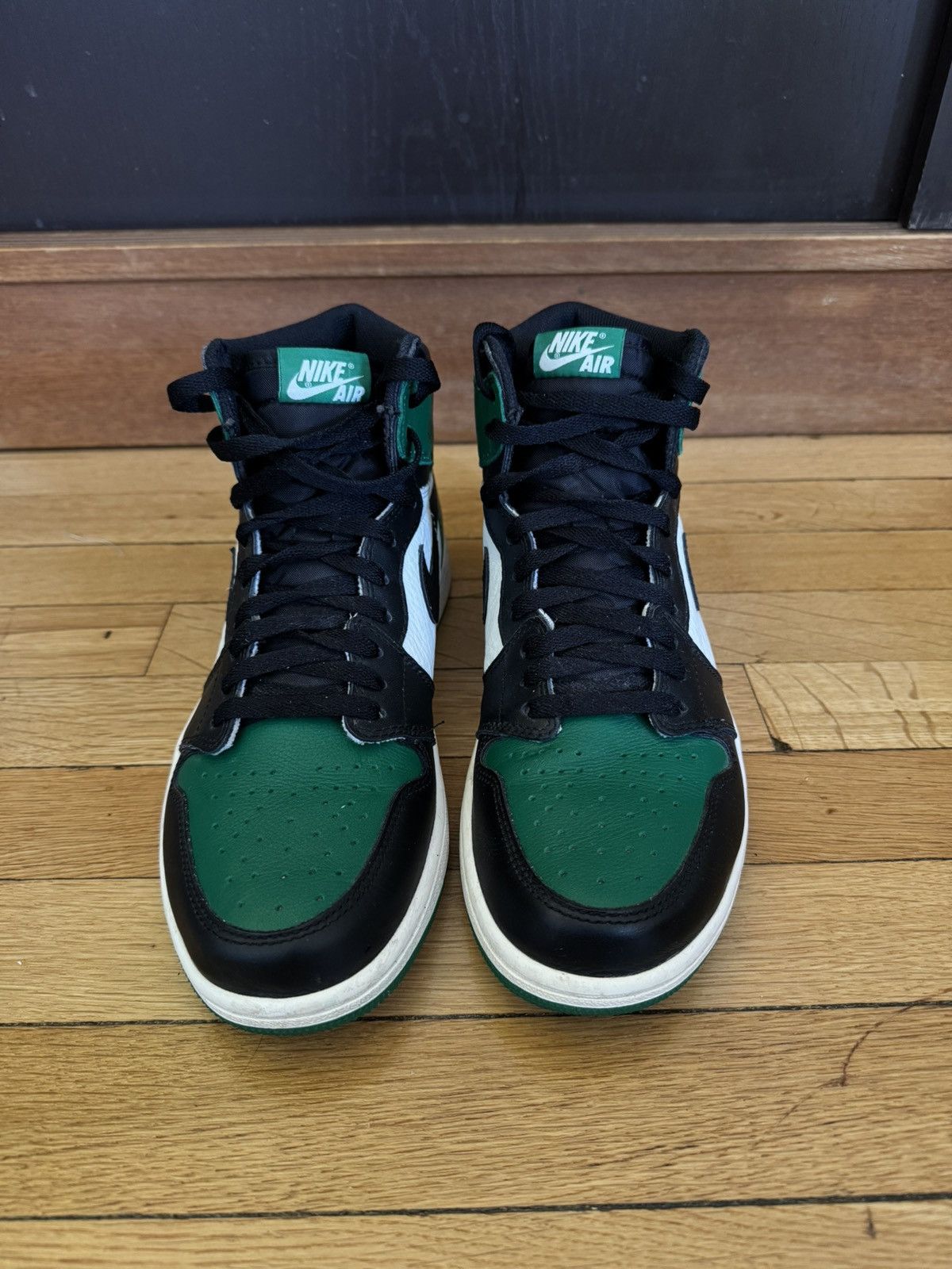 Nike Jordan 1 Pine Green OG Size US 10 / EU 43 - 2 Thumbnail