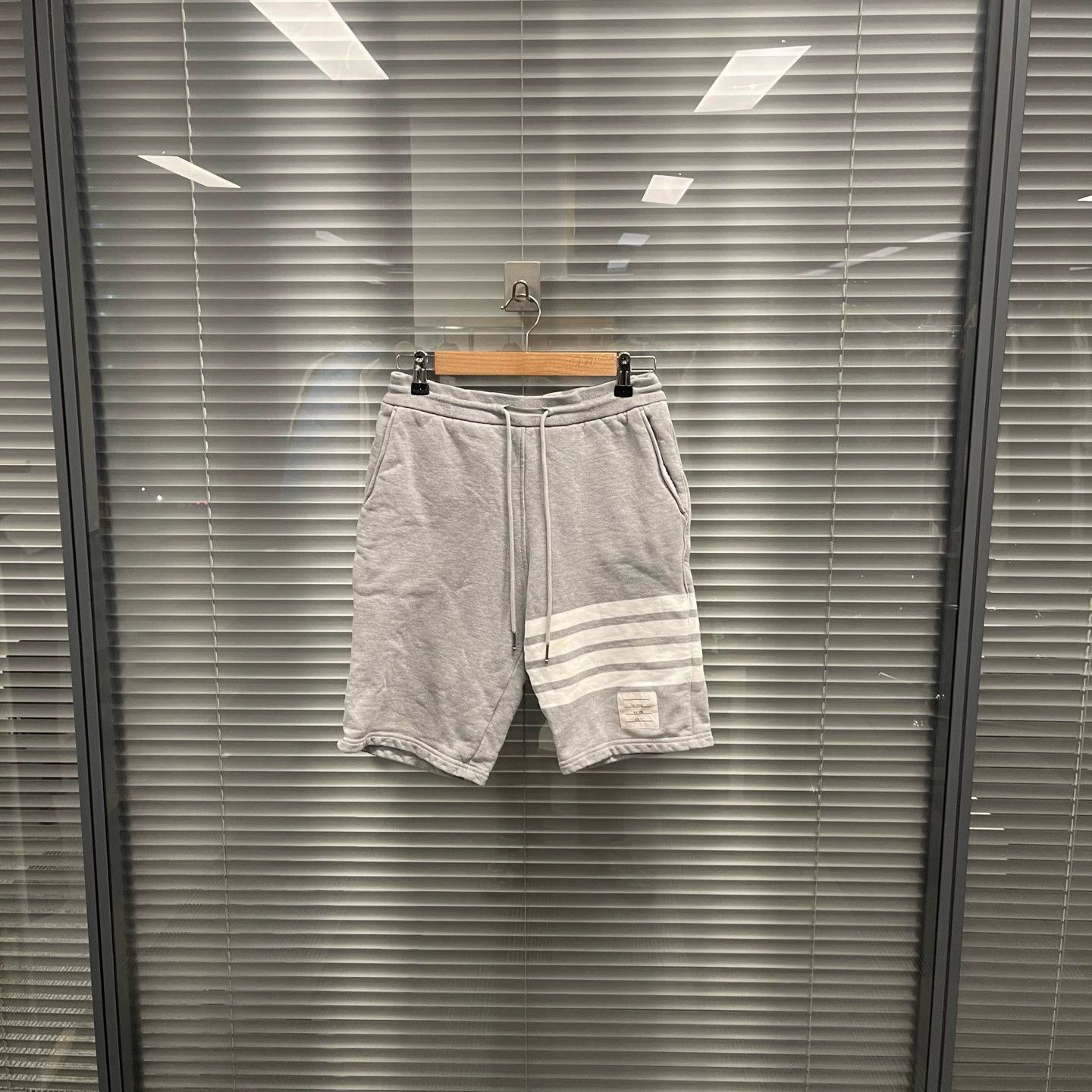 Thom Browne Thom Browne Gray Knit 4-Bar Short 0 95 New Size 25" / US 0 / IT 36 - 1 Thumbnail