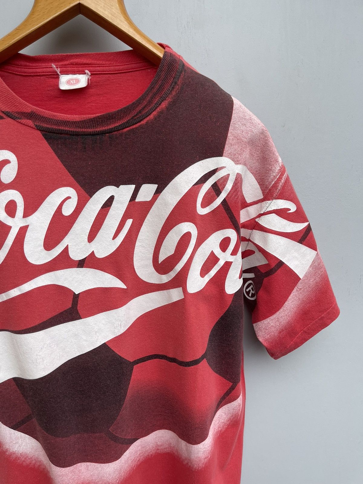 Coca Cola 90s Vintage Coca Cola Allover Print AOP Ball Faded T-Shirt Size US XL / EU 56 / 4 - 4 Thumbnail