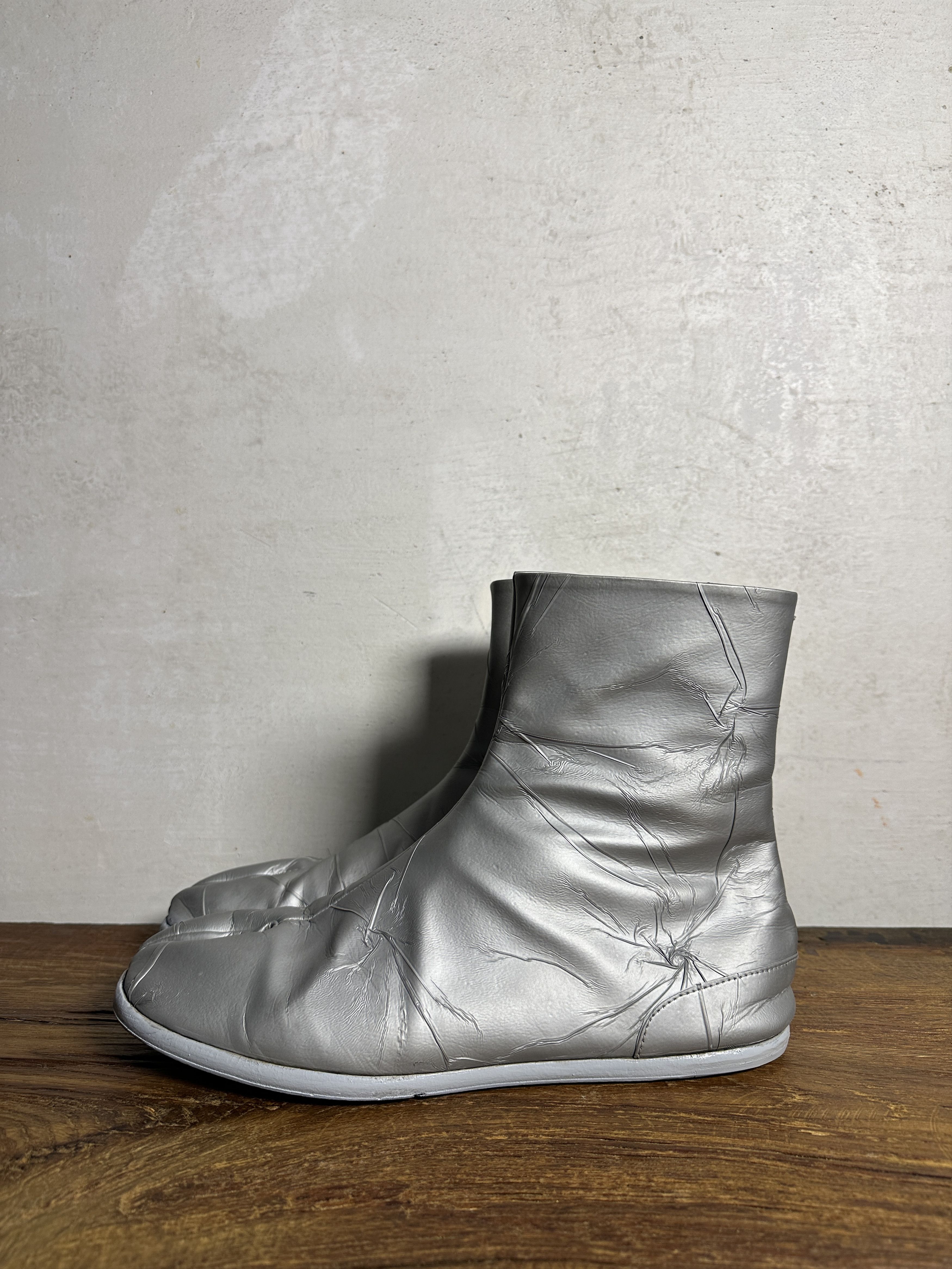 Maison Margiela Maison Margiela’s FW19 Silver Metallic Tabi Boots Size US 10 / EU 43 - 2 Thumbnail