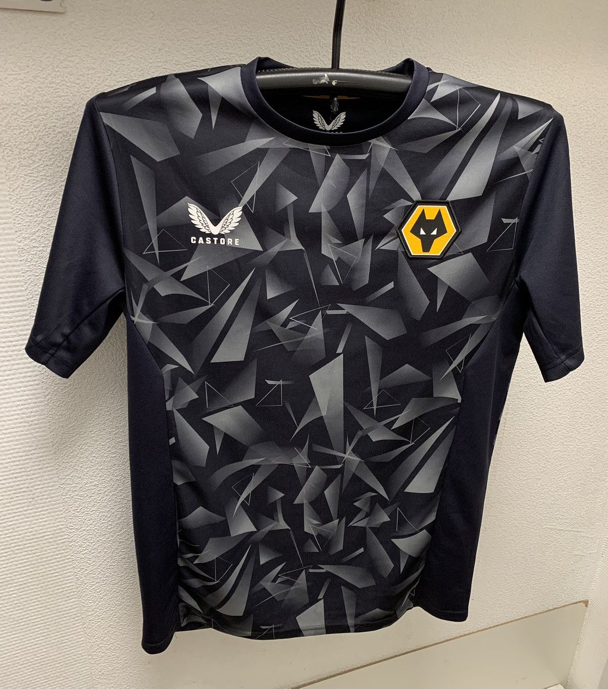 Castore Wolverhampton castore soccer jersey M size APL Size US M / EU 48-50 / 2 - 1 Thumbnail