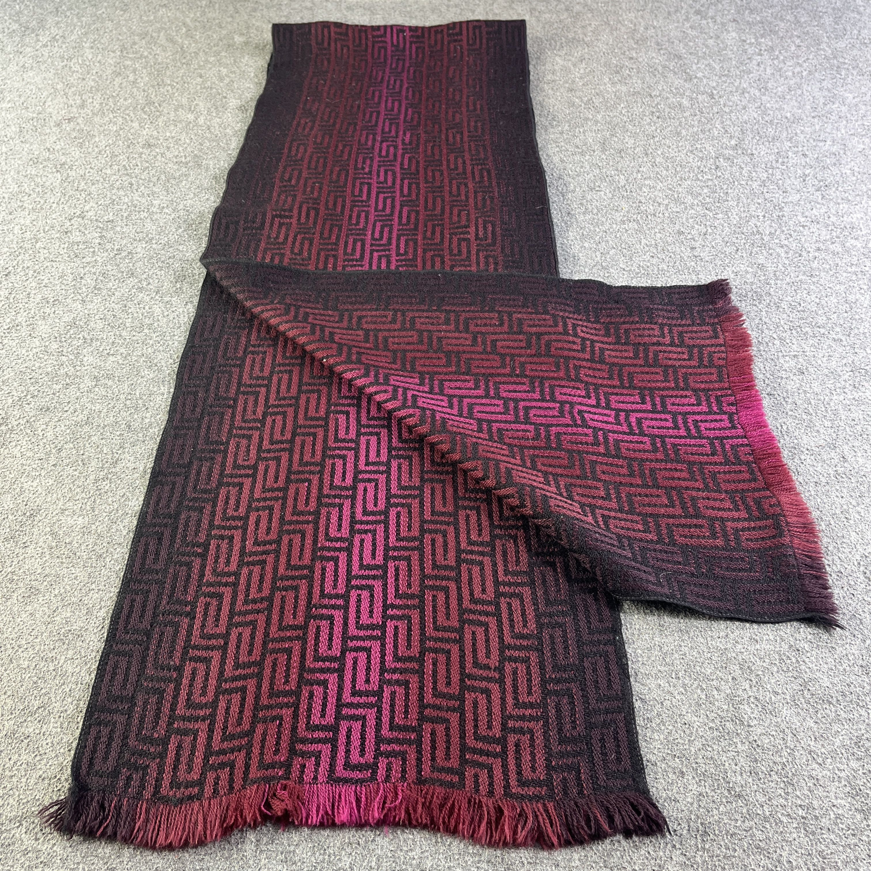 Versace Versace Scarf / Muffler / Neckwear T1158 Size ONE SIZE - 2 Thumbnail