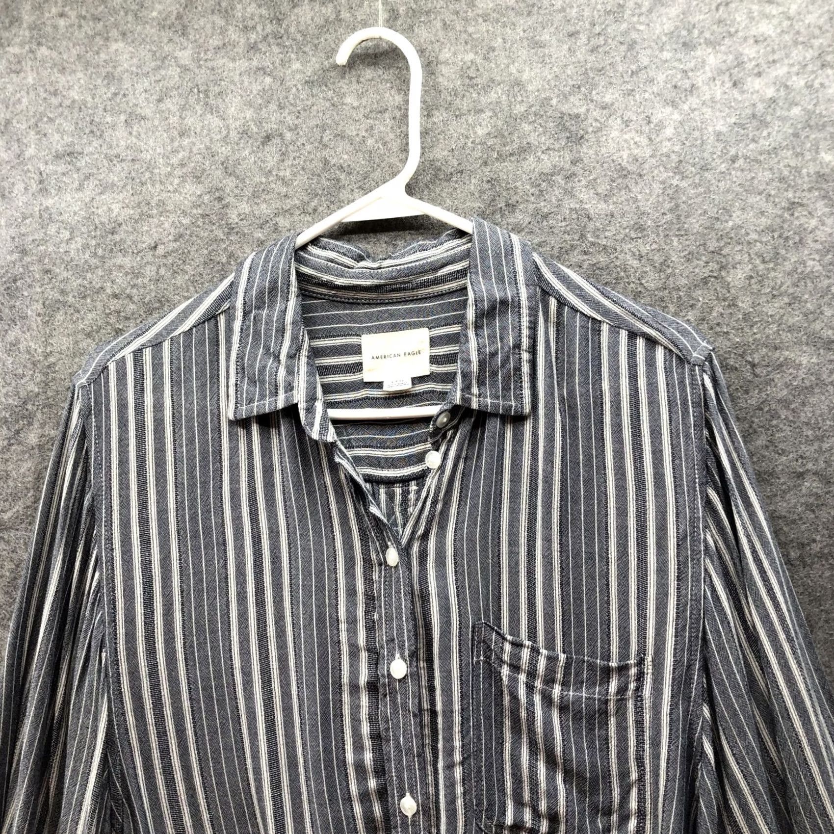 American Eagle Outfitters VINTAGE American Eagle Button-Up Shirt Womens S Tie Front Relaxed Blue Rayon Size S / US 4 / IT 40 - 3 Thumbnail