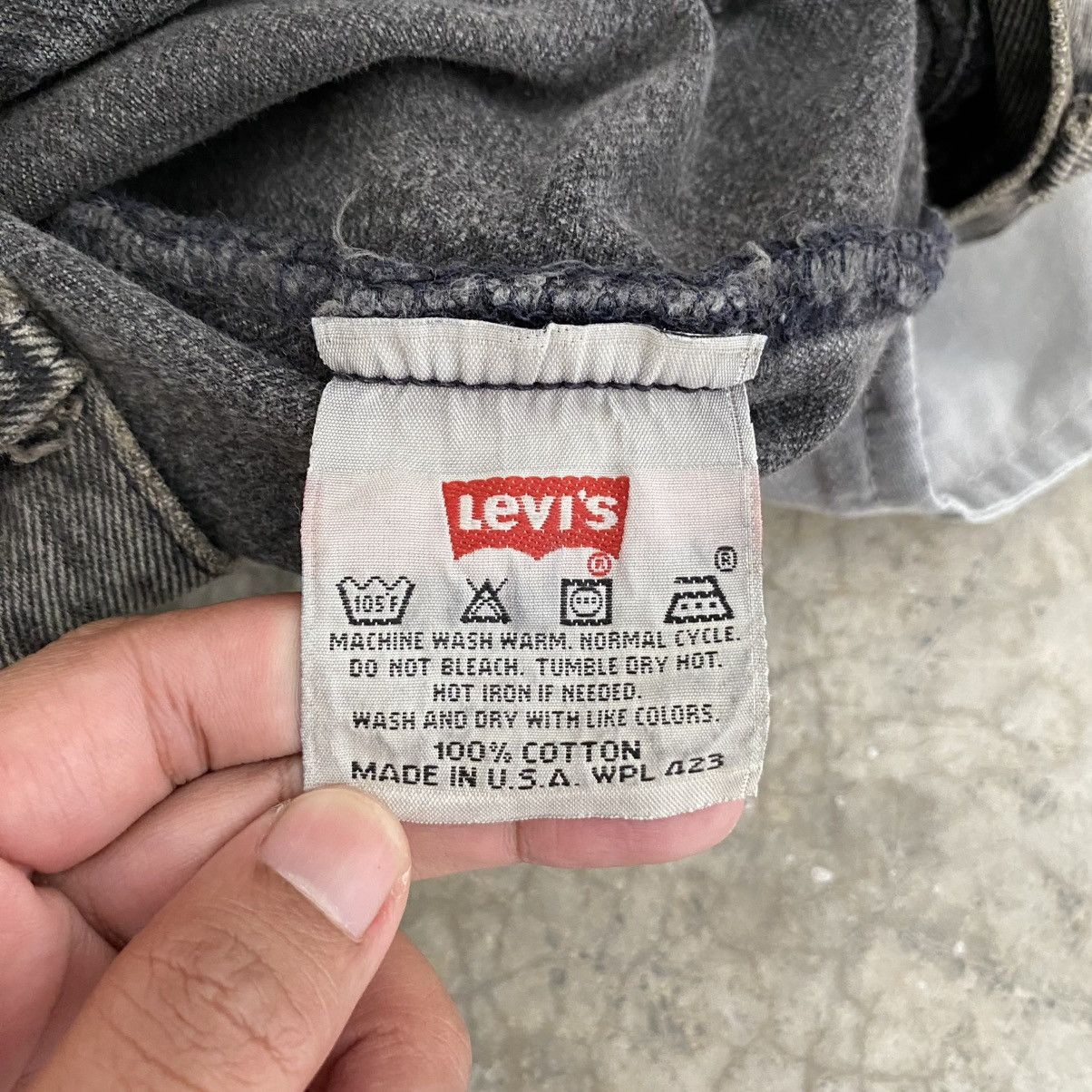 Levi's Size 35x32 Vintage 1995 Levis 501 Faded Black Denim Jeans Size US 35 - 14 Thumbnail