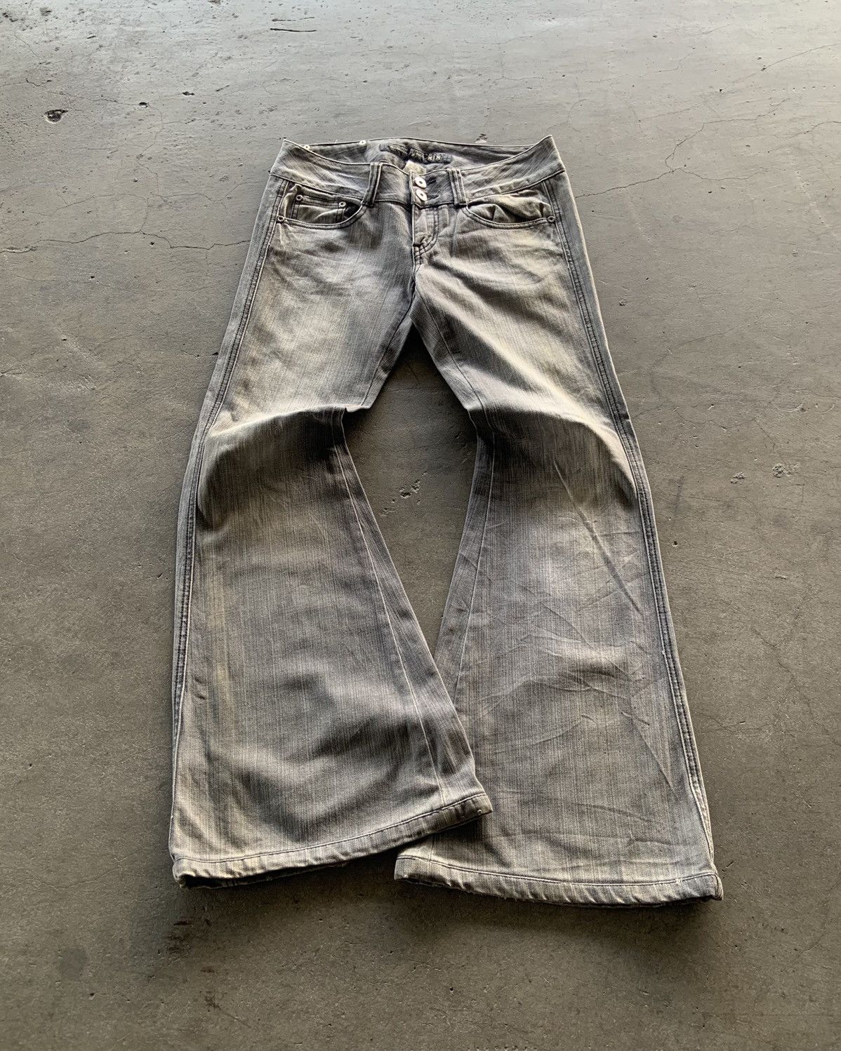 If Six Was Nine × Japanese Brand × Le Grande Bleu (L.G.B.) (SOLD OUT)2000s Ifsixwasnine Lgb Style Flared Jeans Size US 30 / EU 46 - 1 Thumbnail