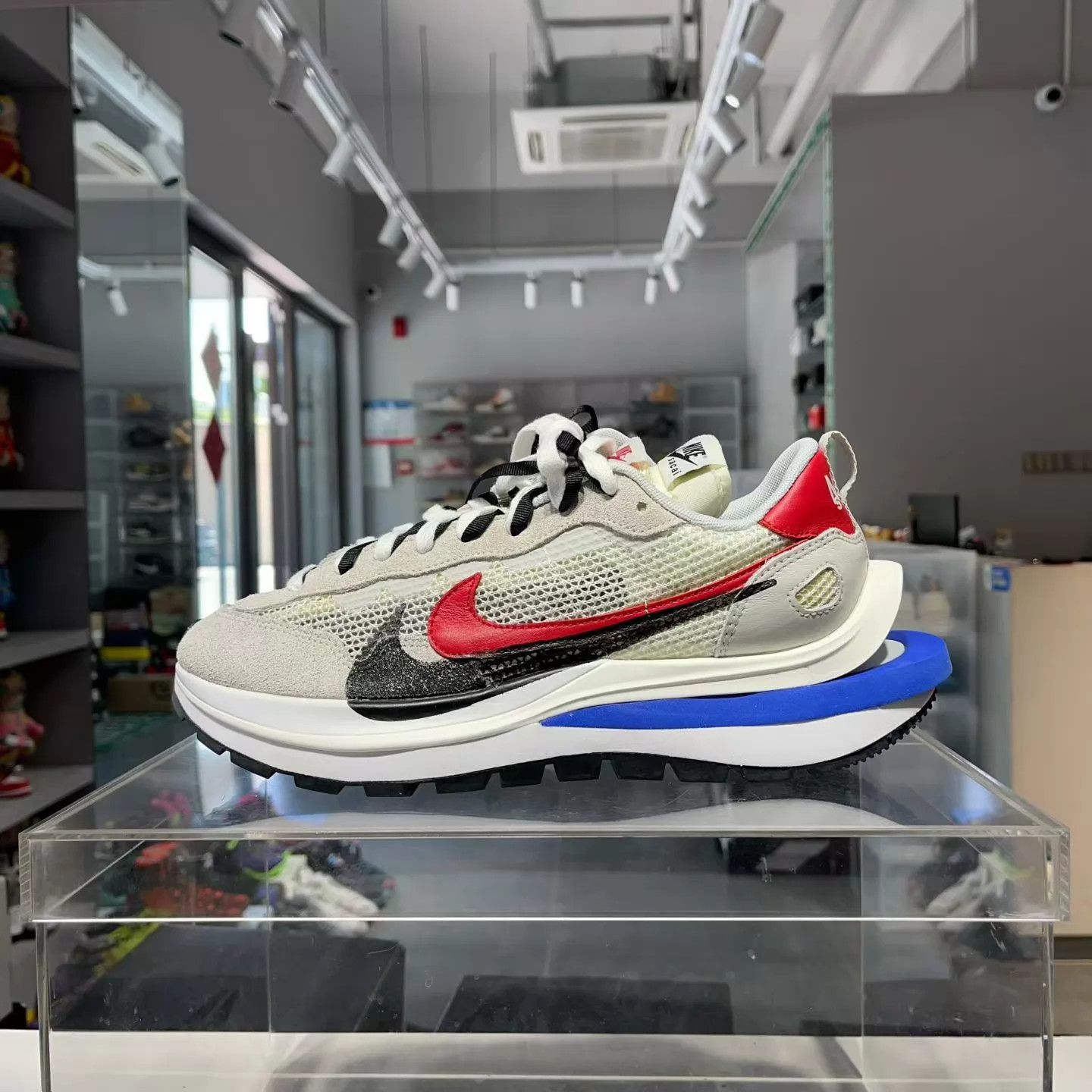 Nike Sacai x Nike VaporWaffle White/Grey 44 Worn Once Boxed Size US 10 / EU 43 - 2 Thumbnail