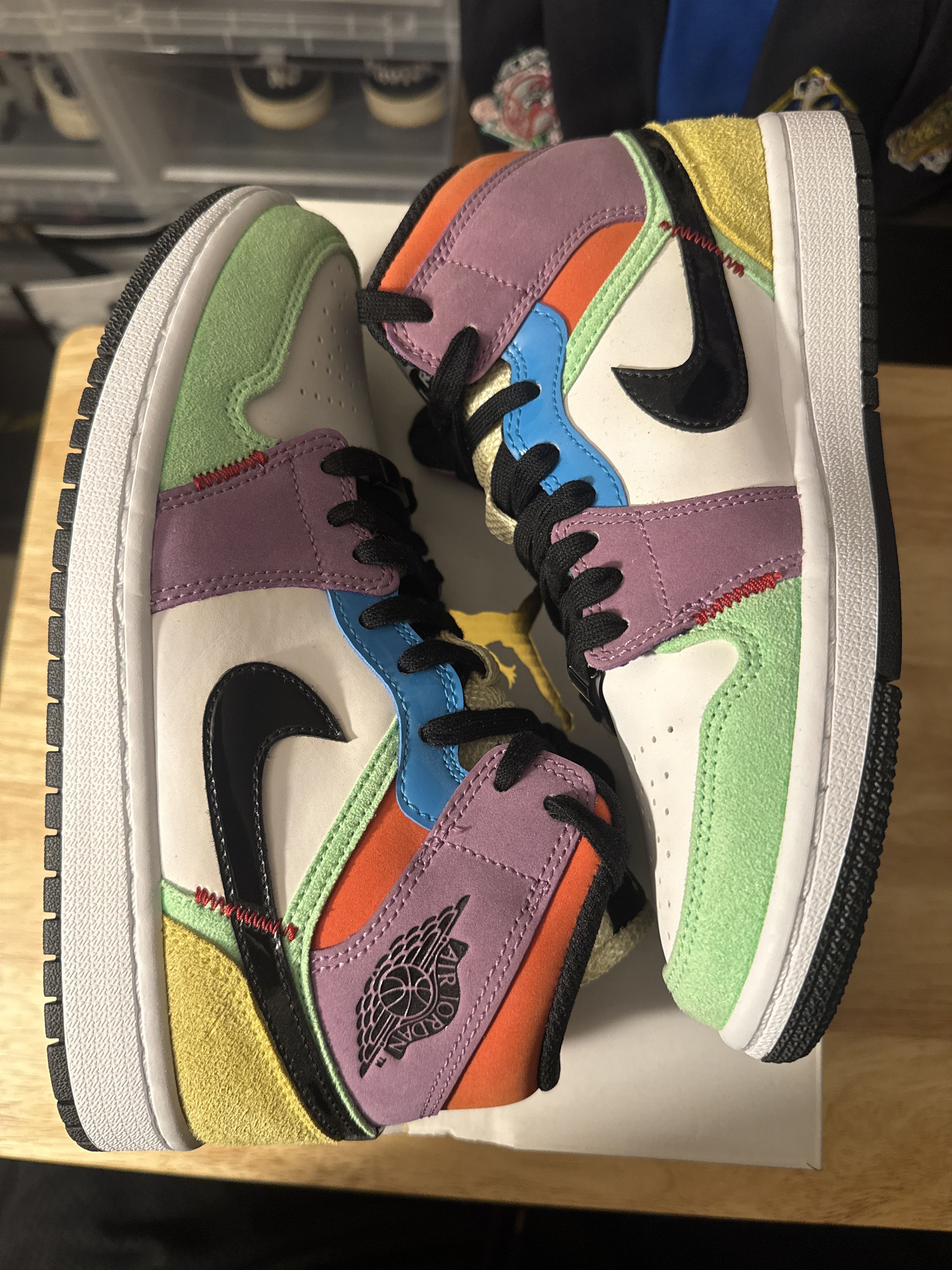 Jordan Brand WMNS AIR JORDAN 1 MID SE LIGHTBULB Size US 7 / IT 37 - 3 Thumbnail
