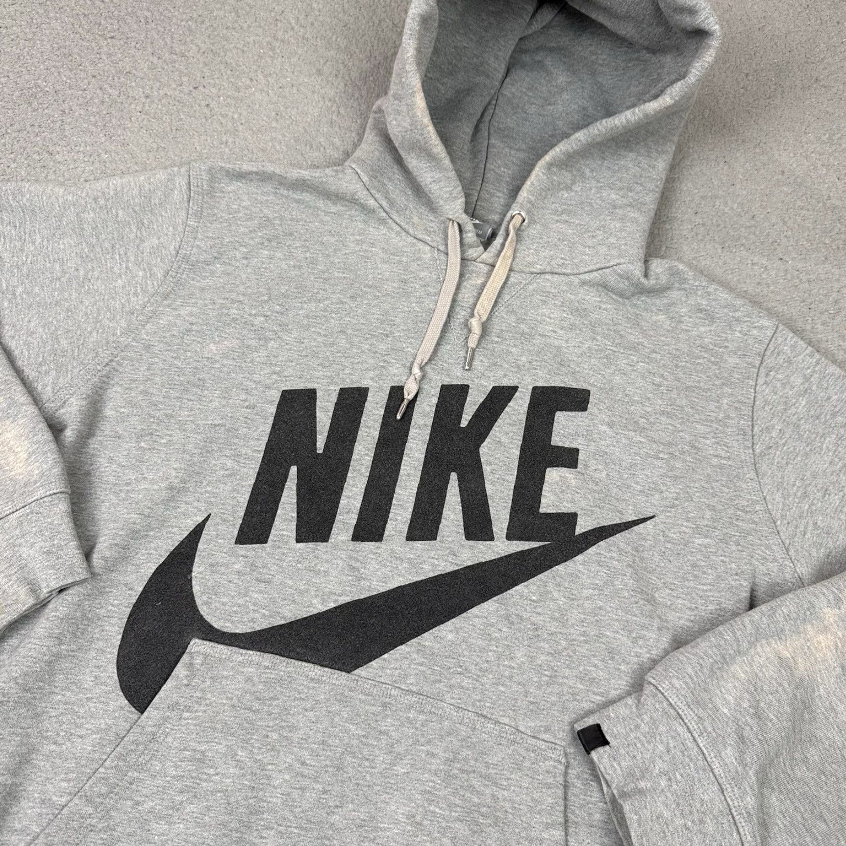 Nike VINTAGE Nike Sweater Mens XL Gray Big Swoosh Outdoors Hoodie Sweatshirt Distressed Faded Size US XL / EU 56 / 4 - 2 Thumbnail