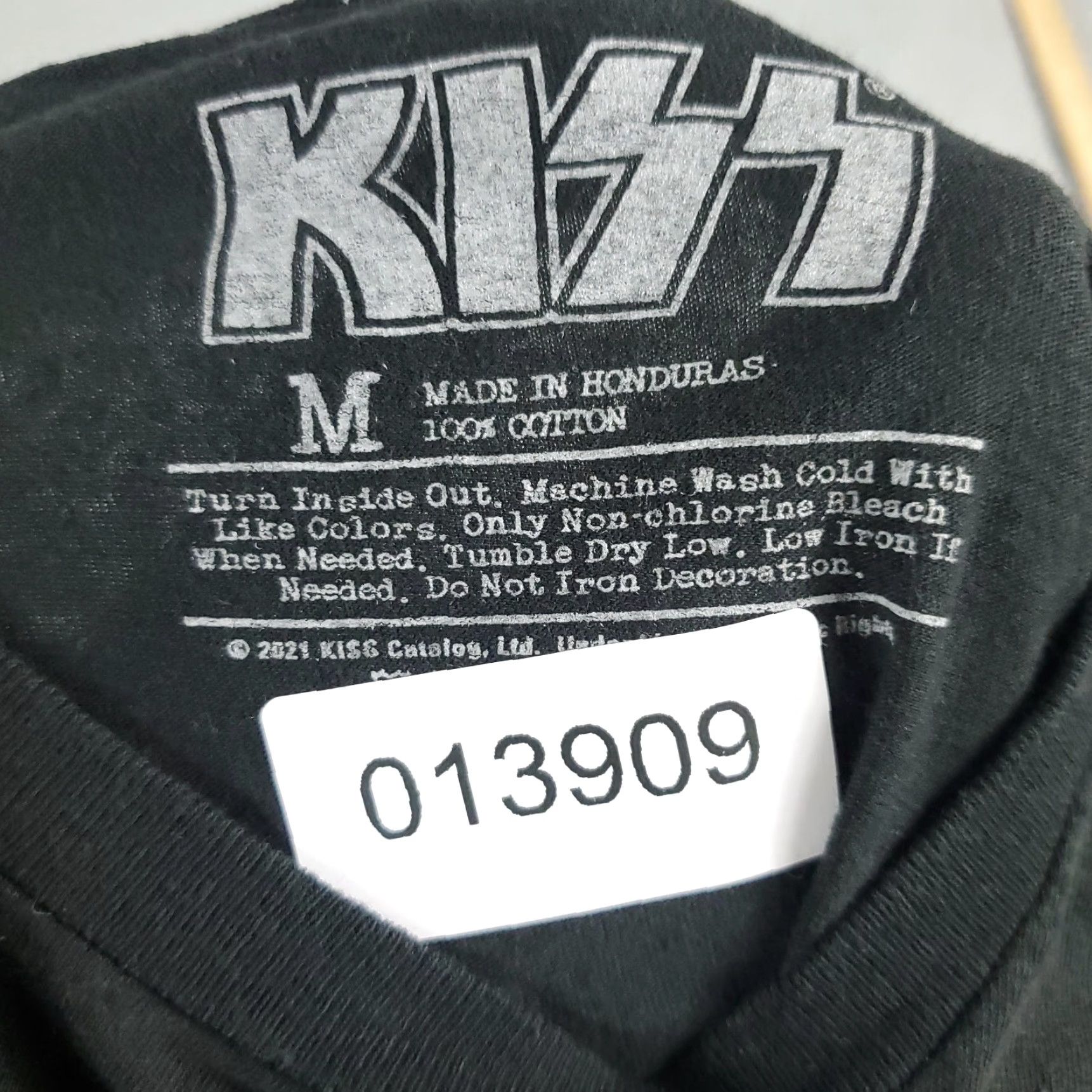 Vintage KISS World Tour 77 Black Graphic Concert Short Sleeve T-Shirt Mens Size Medium Size US M / EU 48-50 / 2 - 7 Thumbnail
