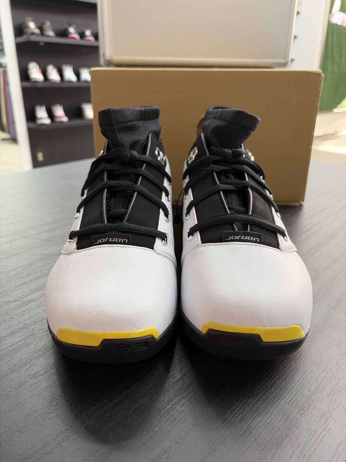 Jordan Brand Jordan 17 “Lightning” With Briefcase Size US 11 / EU 44 - 4 Thumbnail