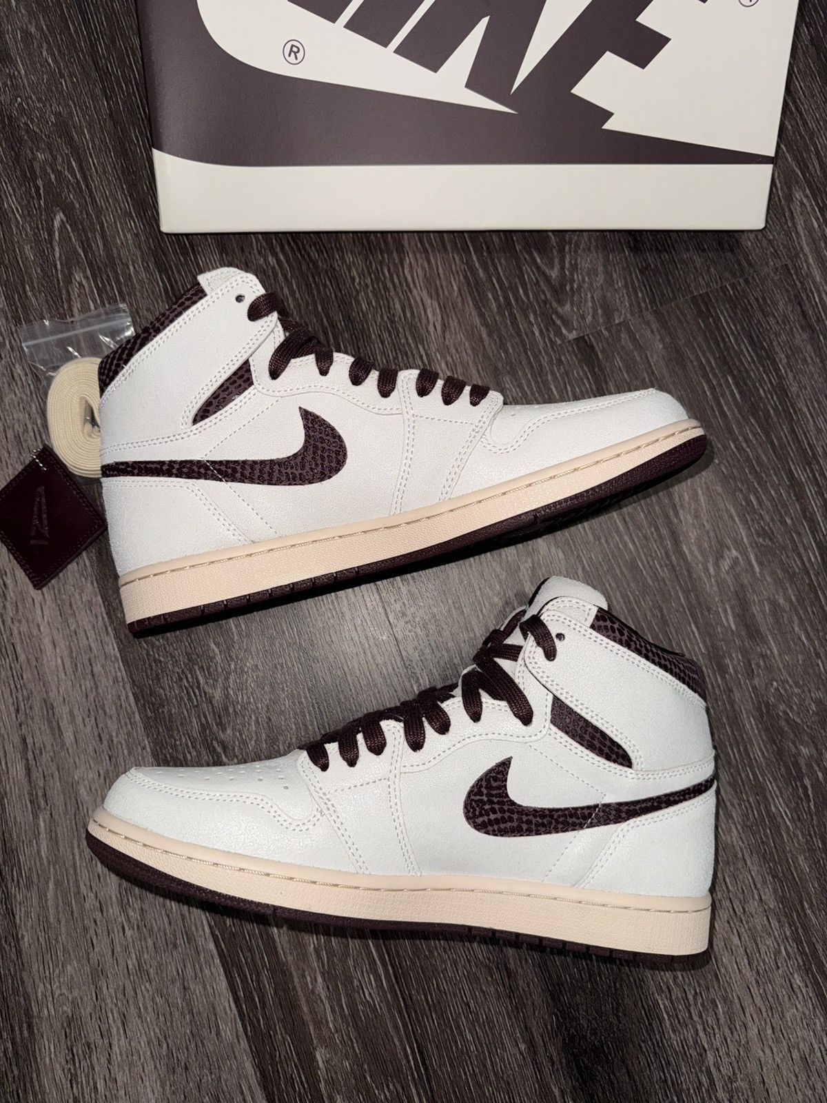 A Ma Maniere × Jordan Brand Air Jordan 1 x A Ma Maniere Size US 11 / EU 44 - 3 Thumbnail