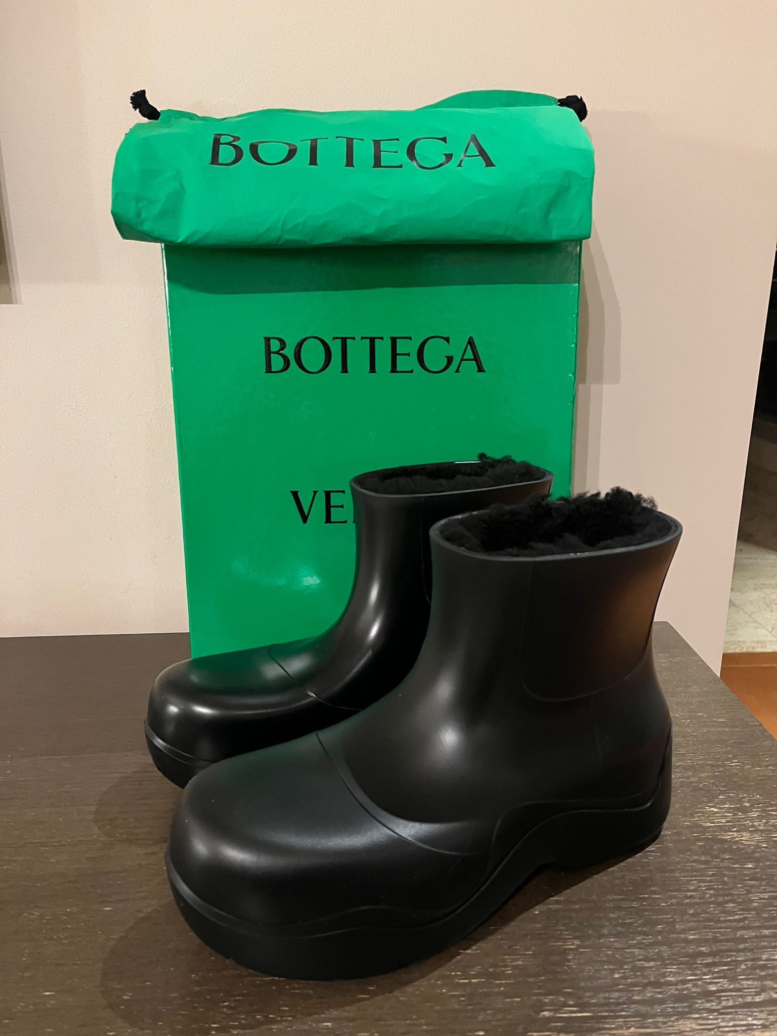Bottega Veneta o1rshd1 Q:2 / Puddle Boots Cozy Shearling Interior in Black Size US 12 / EU 45 - 7 Thumbnail