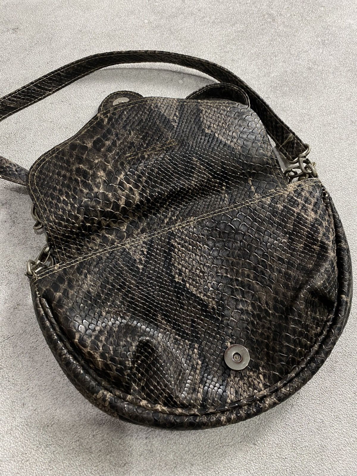 14th Addiction 2000s Snake skin leather sling bag Size ONE SIZE - 4 Thumbnail
