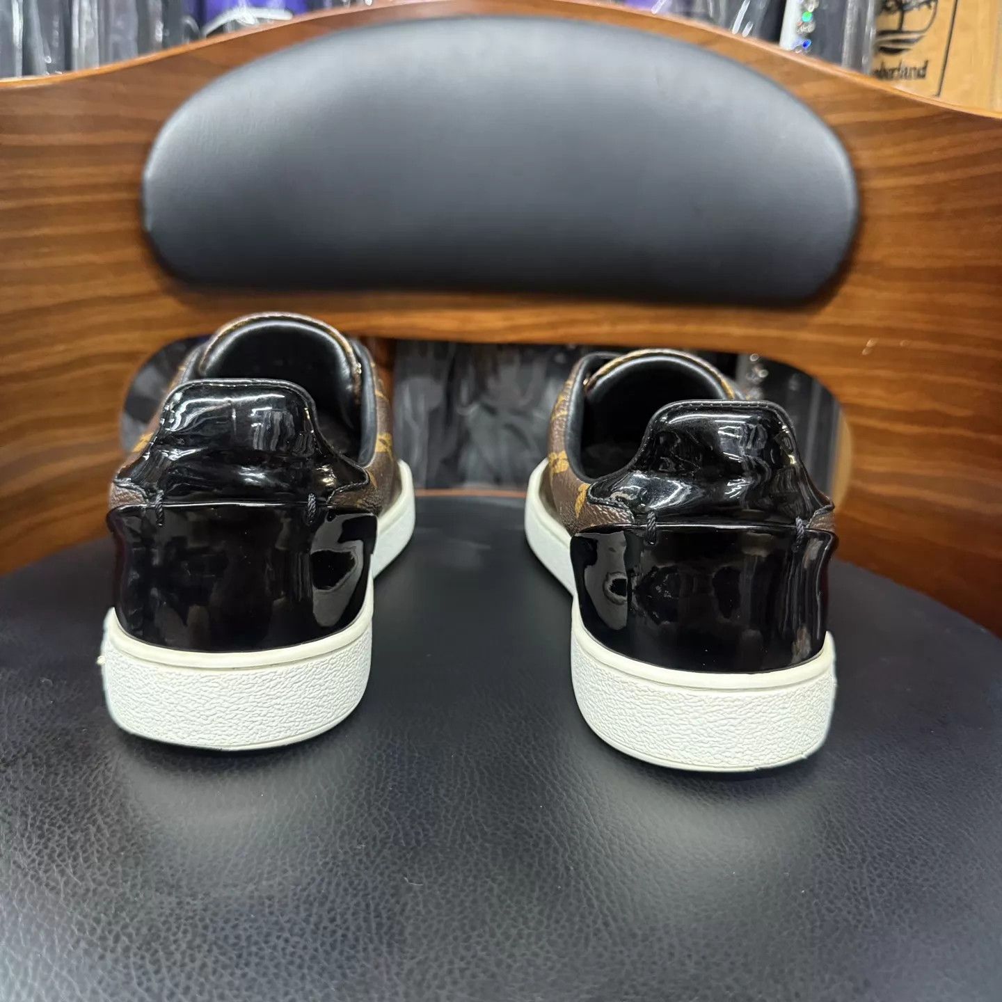 Louis Vuitton LV Frontrow Monogram Cowhide Sneakers 36.5 Like New Size US 6 / IT 36 - 3 Thumbnail