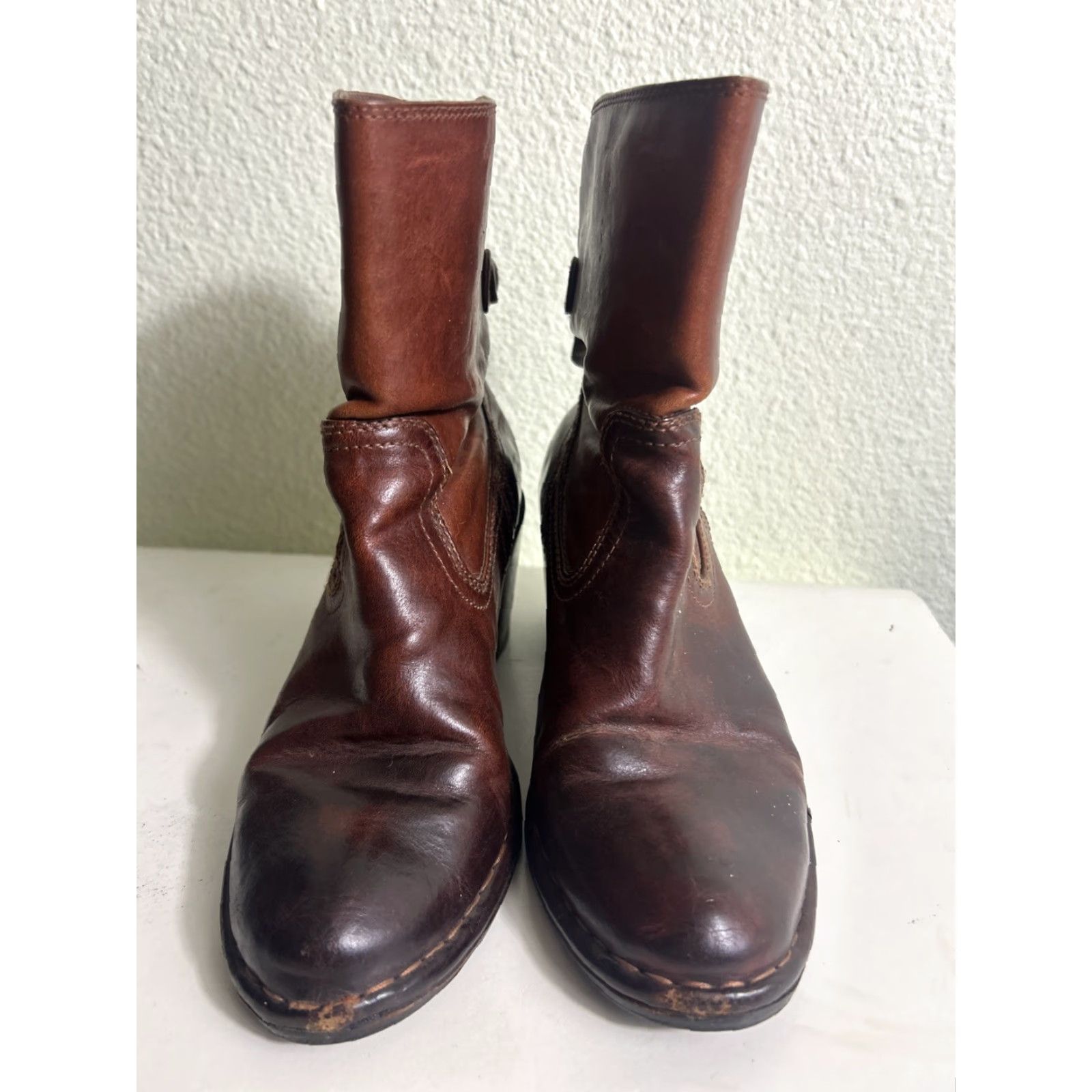 Frye FRYE Lucinda Short Brown Leather Bootie Boots Women 6.5 M Buckle Leather Inside Flaw Mid-Calf Almond Toe Size 28" / US 6 / IT 42 - 7 Thumbnail