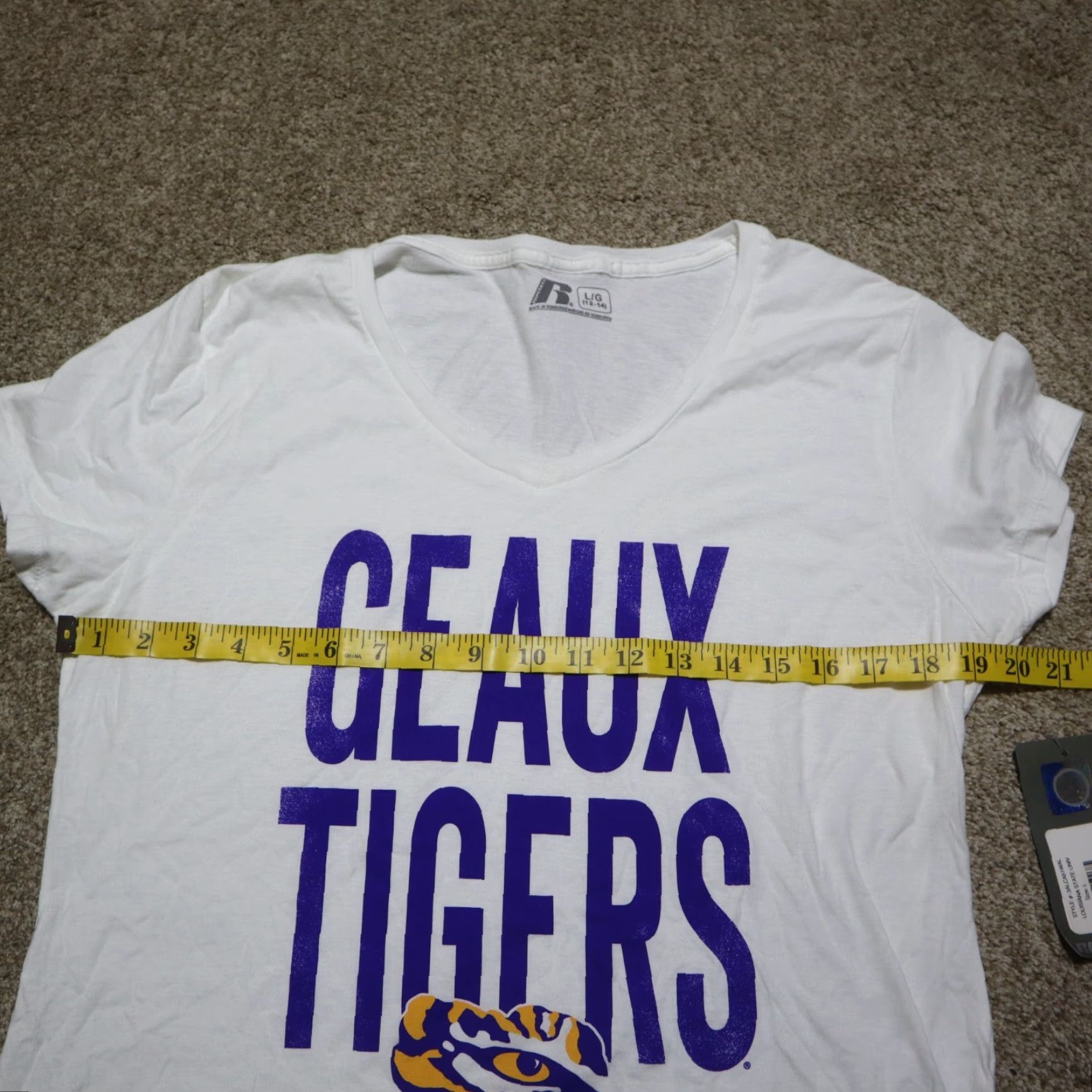 Vintage VINTAGE Russell LSU Shirt Womens L White 90s Football Geaux Tigers LSU University Tee Women L White T-Shirt Mens/Womens Size L / US 10 / IT 46 - 6 Thumbnail