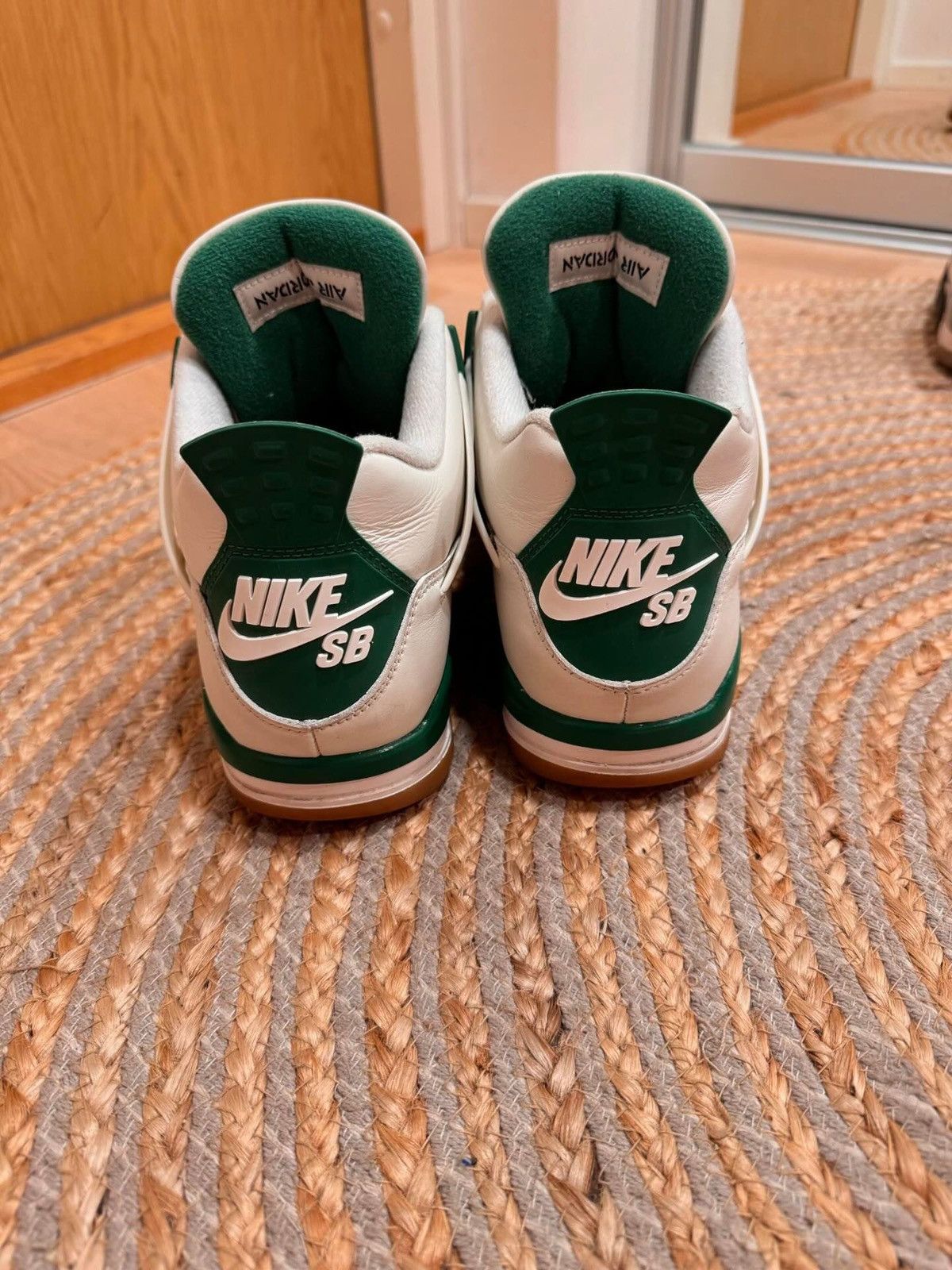 Jordan Brand Jordan 4 SB Retro Pine Green Size US 8.5 / EU 41-42 - 4 Thumbnail