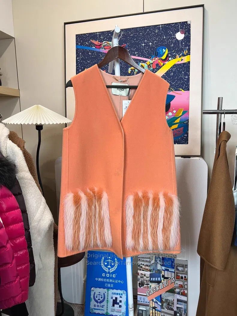 Fendi Fendi Wool and Fur Vest Size XS / US 0-2 / IT 36-38 - 1 Thumbnail