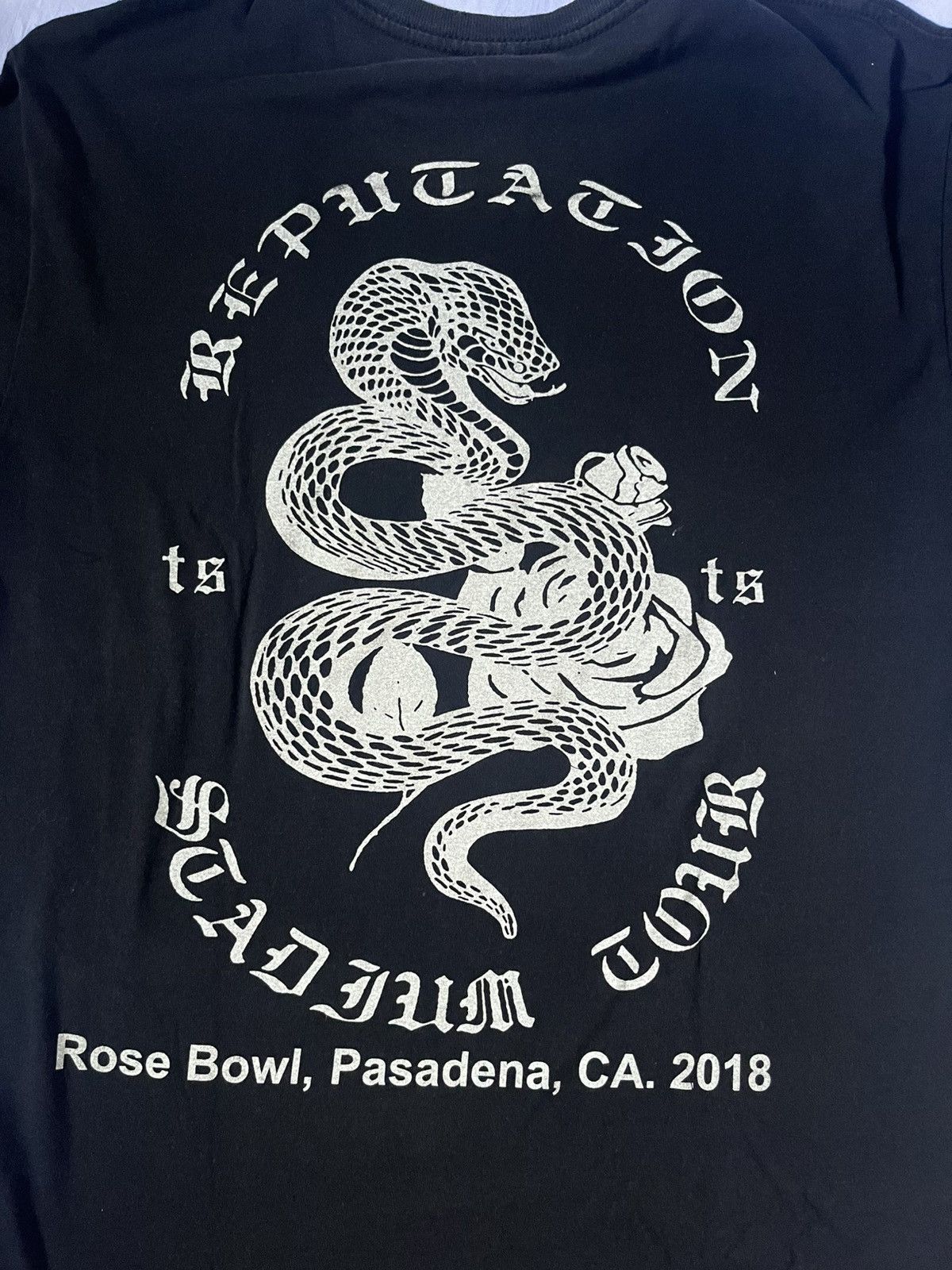 Vintage Taylor Swift official Reputation tour shirt Size US L / EU 52-54 / 3 - 2 Thumbnail