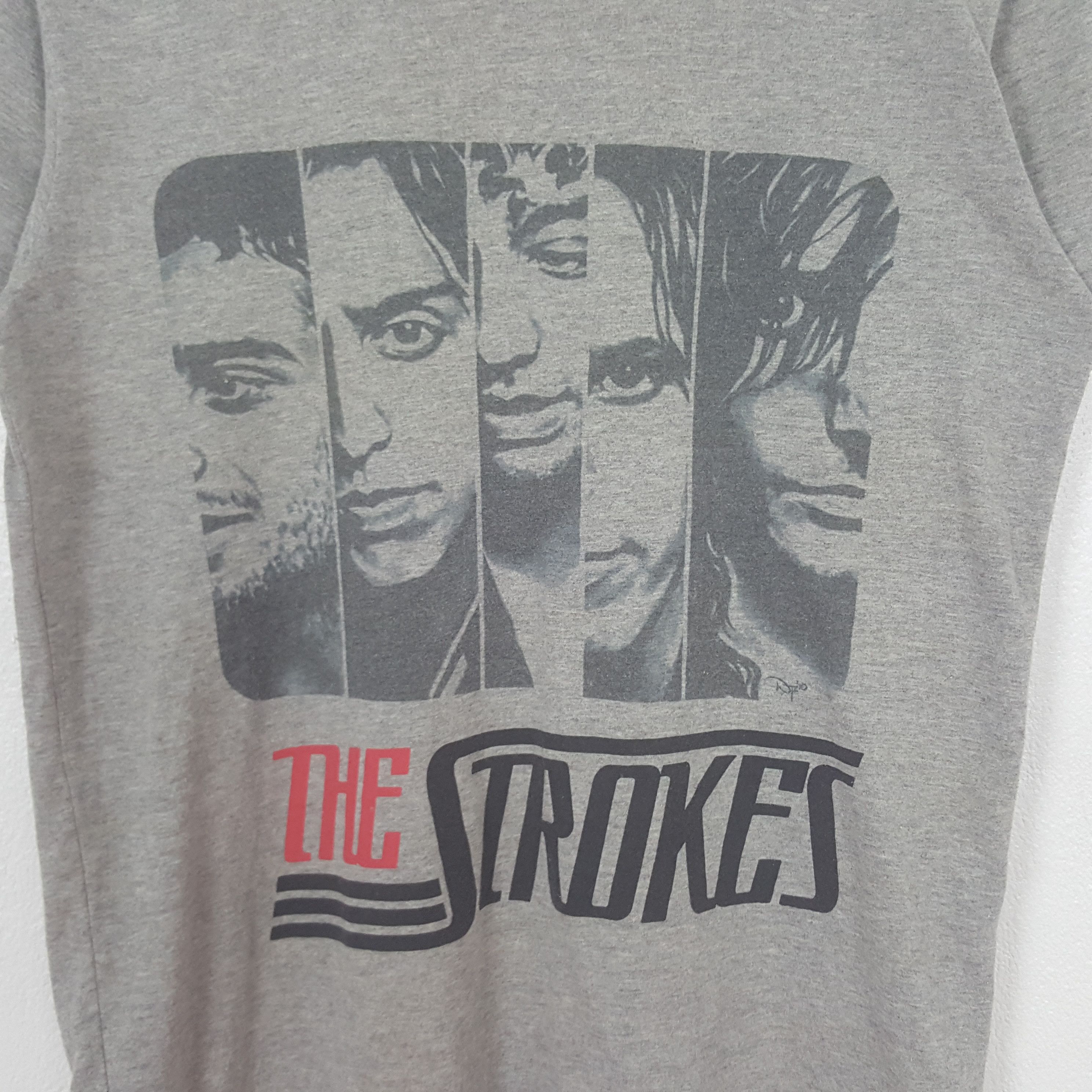 Band Tees Vintage The Strokes American Rock Tshirt C312N17 Size US S / EU 44-46 / 1 - 2 Thumbnail