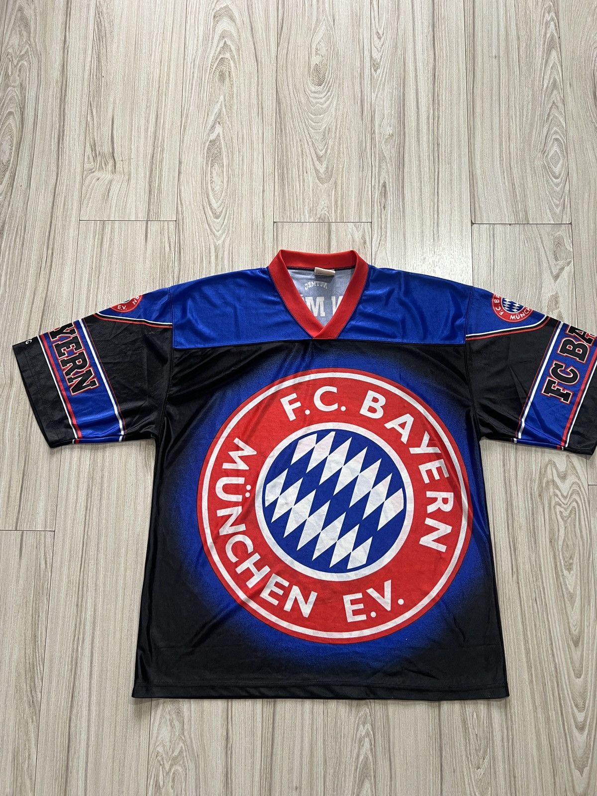 Nutmeg Nutmeg Bayern Munchen Size US L / EU 52-54 / 3 - 1 Thumbnail