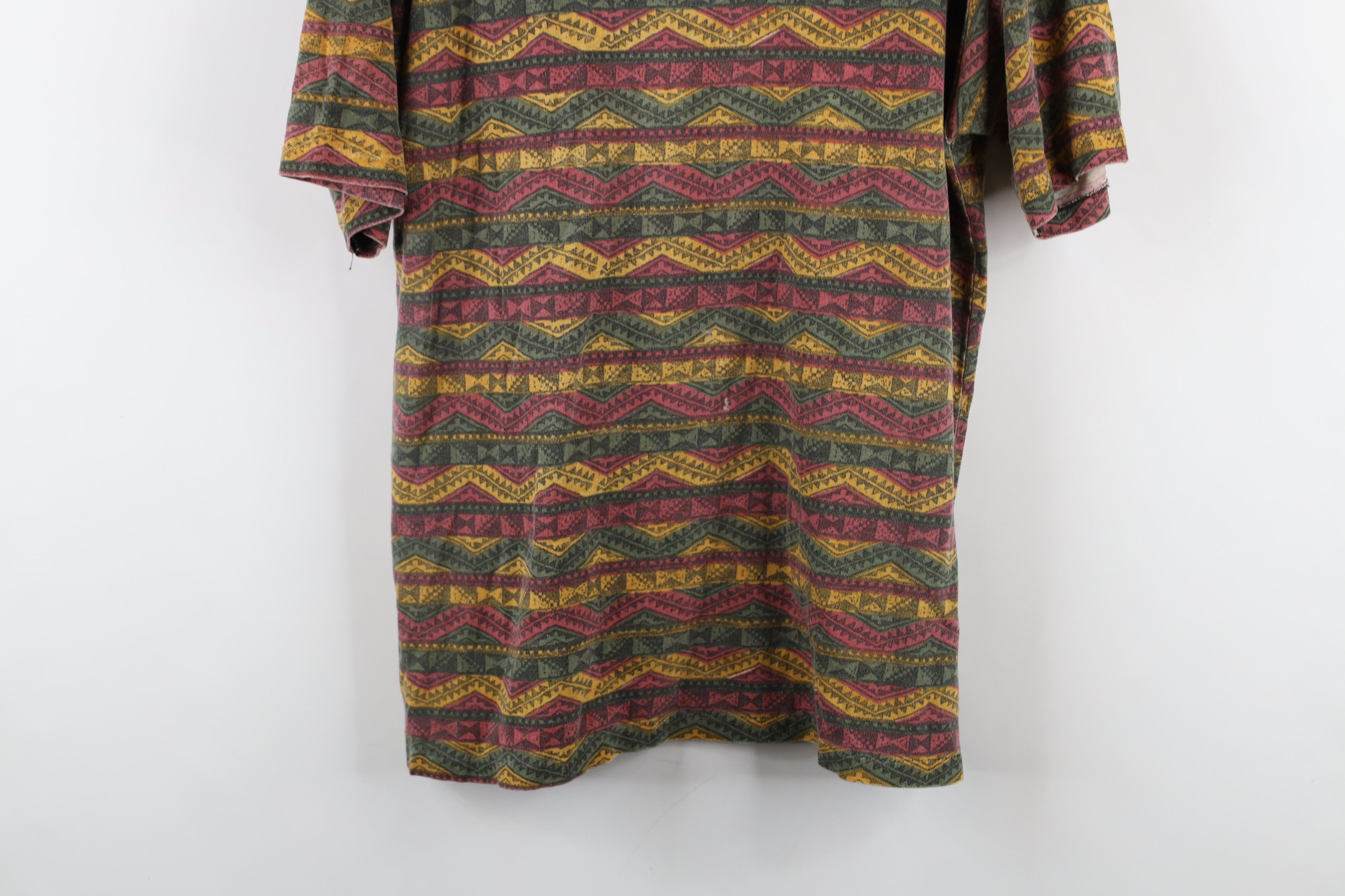 Vintage Vintage 80s 90s Surf Gear Rainbow Southwestern T-Shirt USA Size US M / EU 48-50 / 2 - 3 Thumbnail