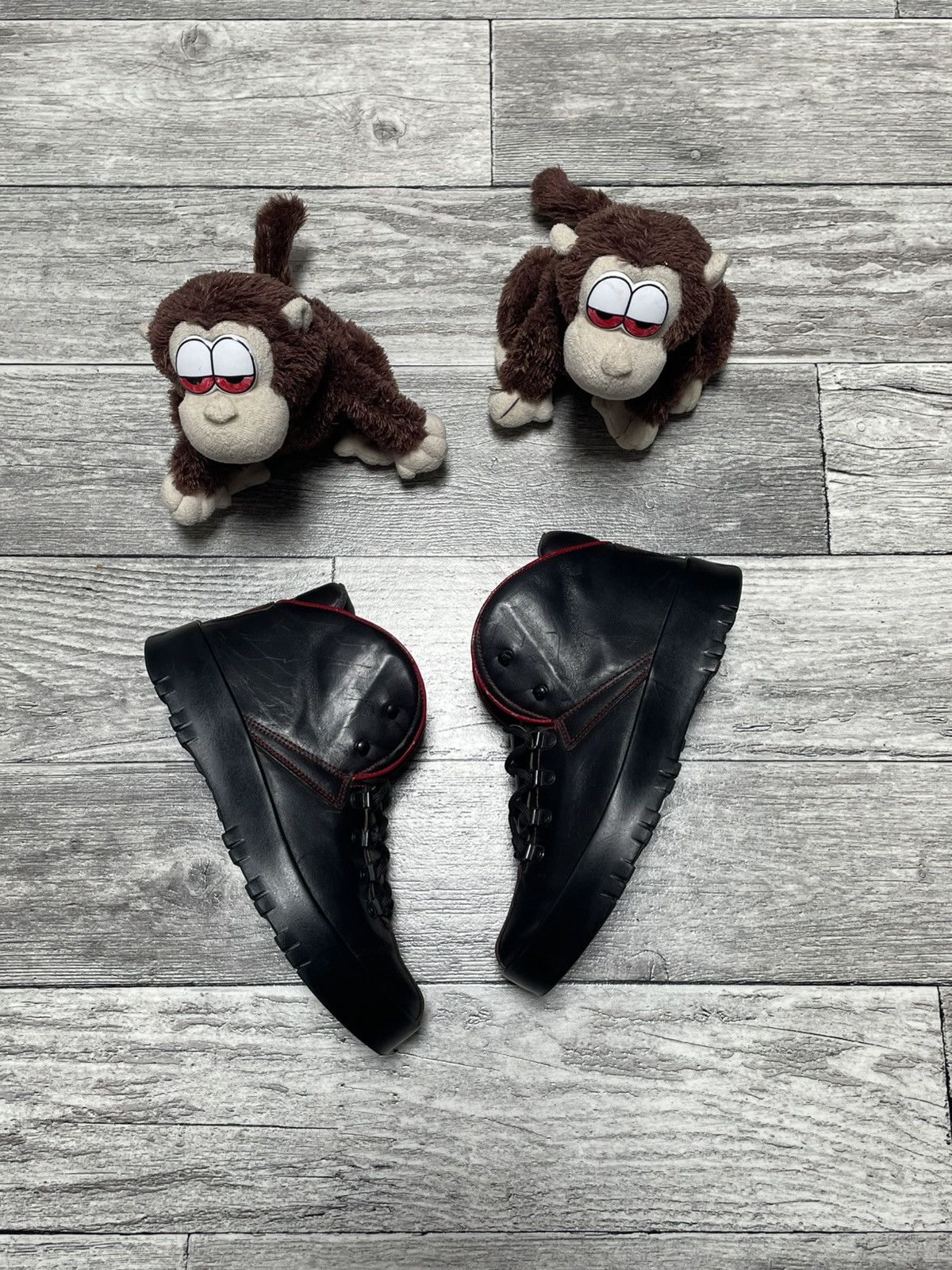 靴 00s archive PRADA leather boots shoes Prada 2000s Leather Lug Sole Boots